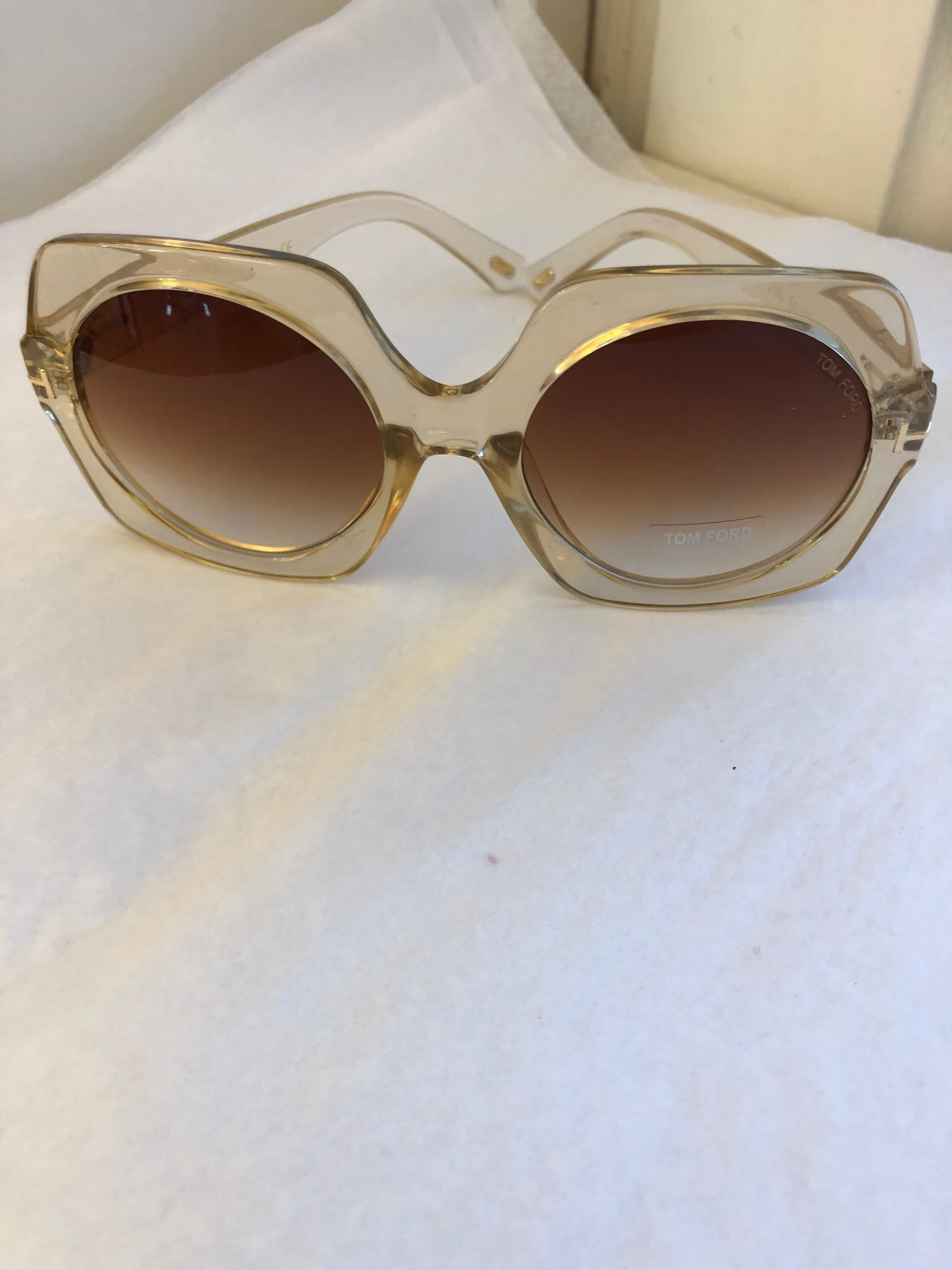 Tom Ford Sofia Sunglasses FT 0535 in Pale Gold Tone Never Worn w/Case and Box 2