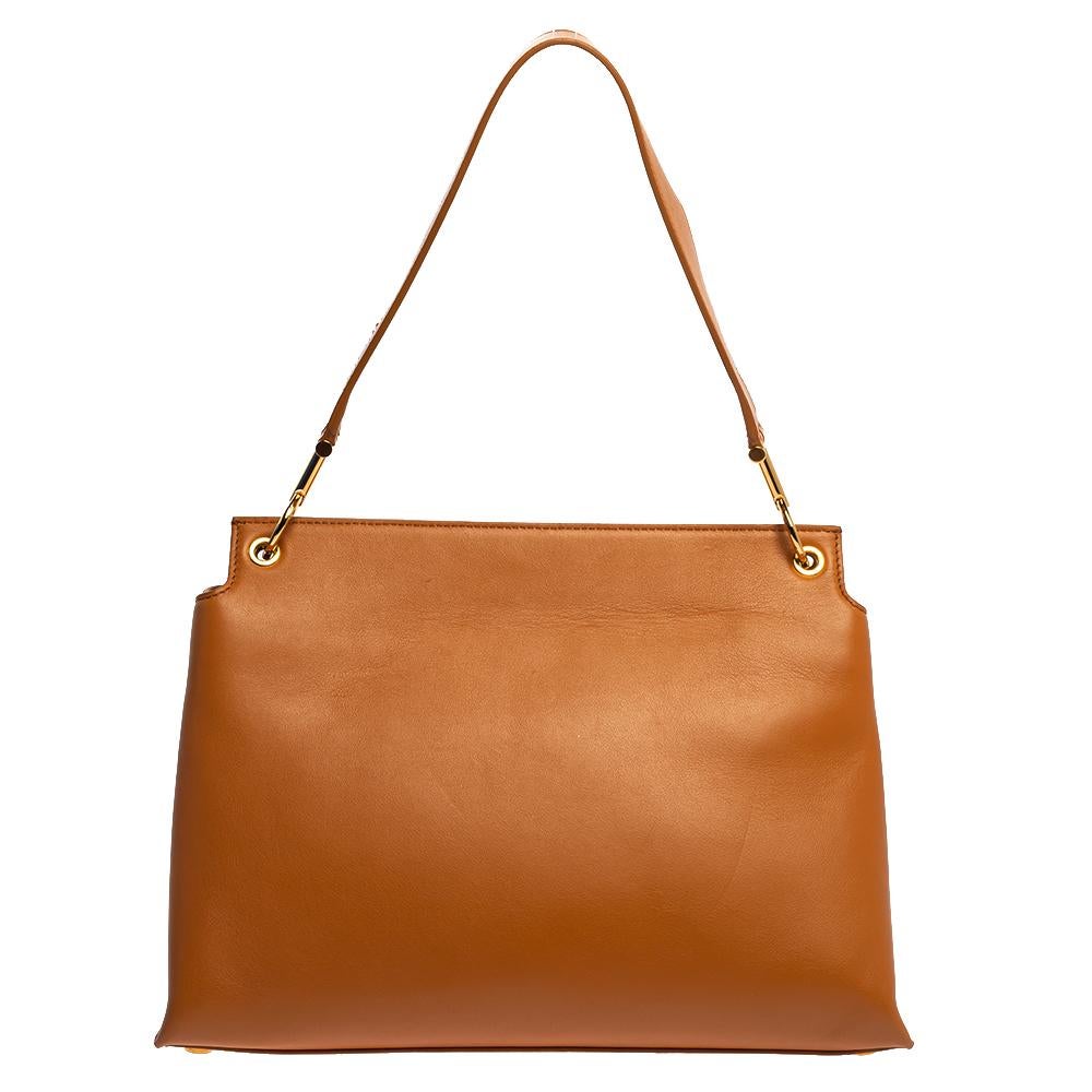 This Natalia bag from Tom Ford is here to end all your fashion woes, as it is striking in appeal and utterly high on style. It has been crafted from leather and designed with a flap that has a turn-lock in gold-tone metal. The fabric insides are