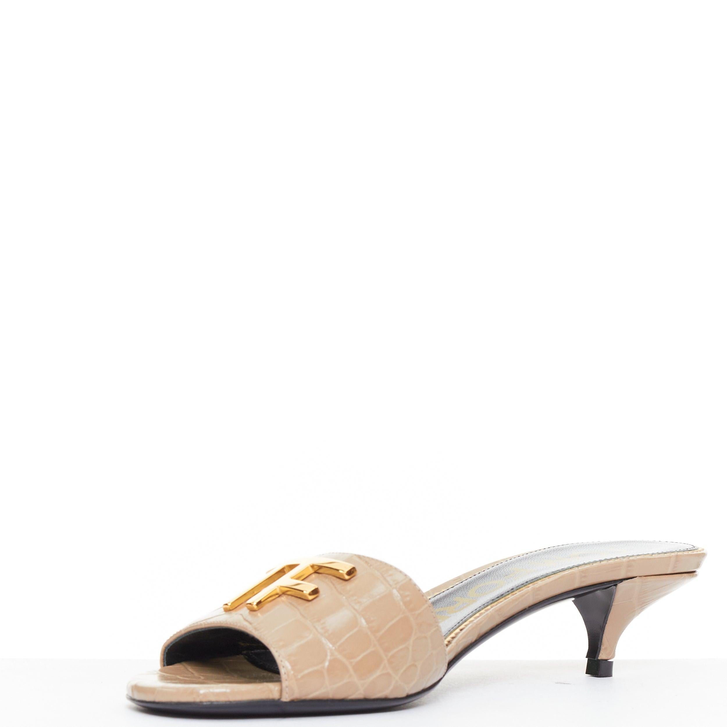 TOM FORD taupe rcoc gepr?gtes Kalbsleder gold TF Logo Kitten Heel Sandale EU36 im Zustand „Hervorragend“ im Angebot in Hong Kong, NT