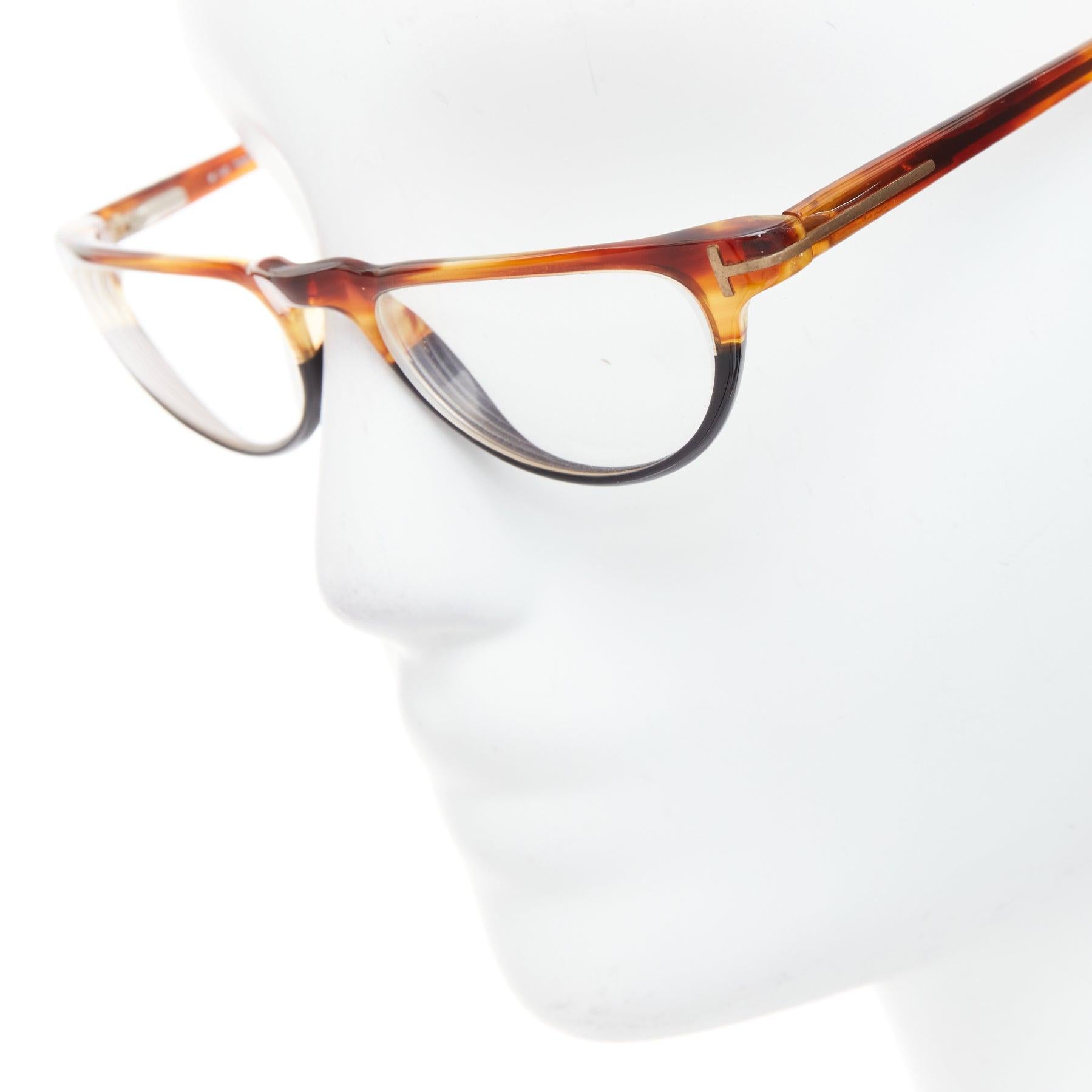 Tom Ford TF5117 occhiali da lettura con mezza sfera in tartaruga marrone
Riferimento: PRWU/A00176
Marchio: Tom Ford
Model No: TF5117
Materiale: Acetato, metallo
Colore: Marrone, Oro
Modello: Marmo
Chiusura: Slip On
Dettagli extra: Forma a mezza