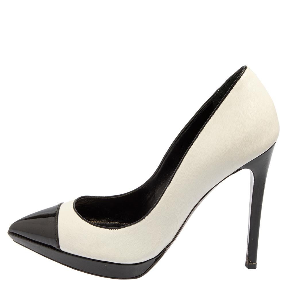 These pumps from Tom Ford are meant for seasons of comfort and style. Crafted from white leather, they feature an elegant shape with black patent leather on the pointed toes, platforms, and 12 cm heels. ​These pumps are a must-have

