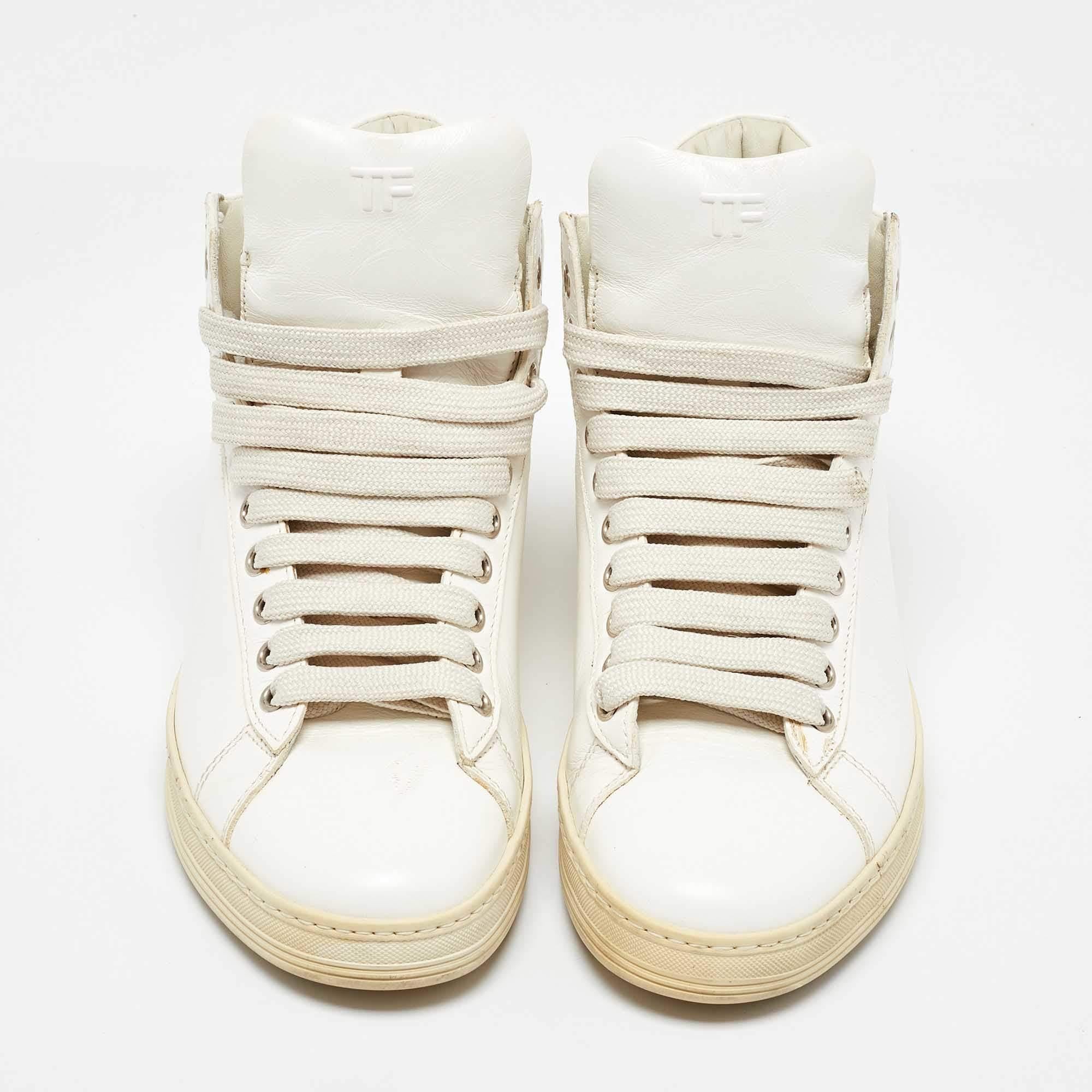 Tom Ford Weiß Leder Russell High Top Turnschuhe Größe 37 im Zustand „Relativ gut“ im Angebot in Dubai, Al Qouz 2