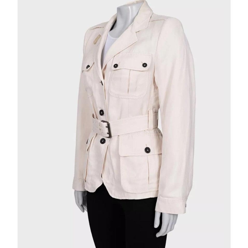 Elevate your wardrobe with this sophisticated Tom Ford jacket! Crafted from a luxurious viscose and linen blend, this single-breasted jacket features a flattering fitted silhouette and a stylish waist-defining belt.
The impeccable tailoring and