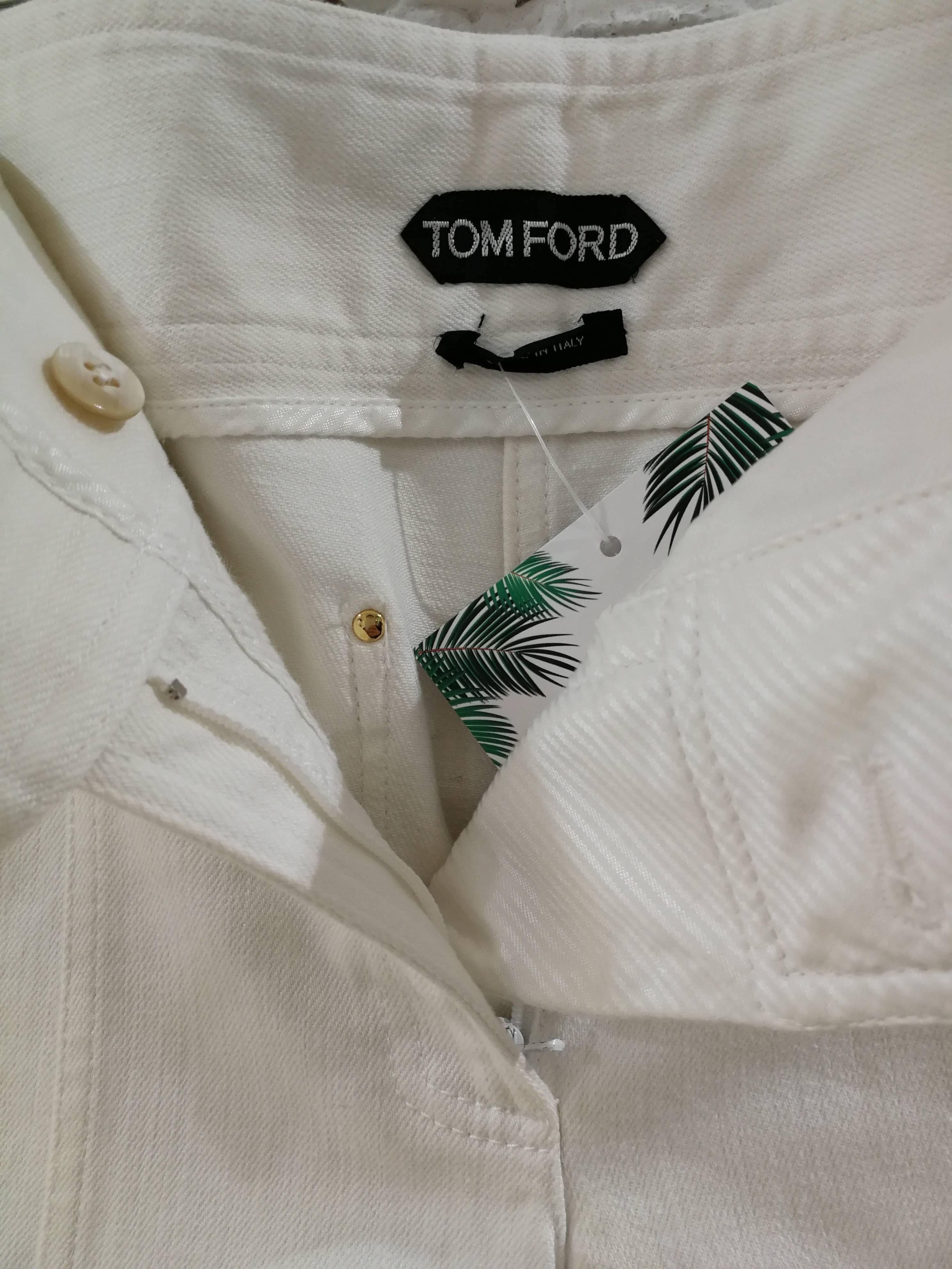 Tom Ford white trousers with gold tone studs

totally made in italy in size 42

waist 80 cm
total lenght 95 cm