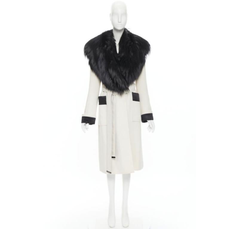 TOM FORD white wool crepe black fox fur collar quilted belted robe coat IT40 S For Sale 7