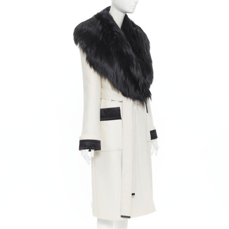 TOM FORD white wool crepe black fox fur collar quilted belted robe coat IT40 S In Good Condition For Sale In Hong Kong, NT