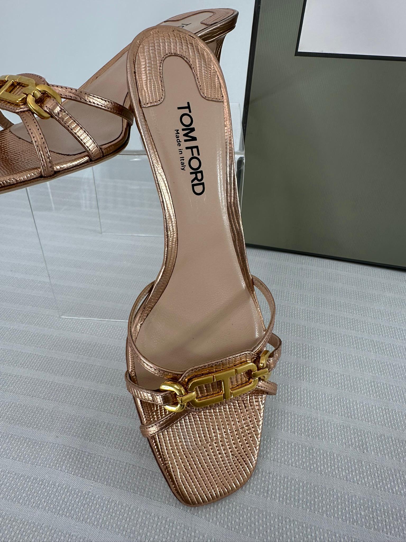Tom Ford Whitney 55, muli in pelle con 3 cinturini, in oro rosa,  con un tacco alto di 2,5
