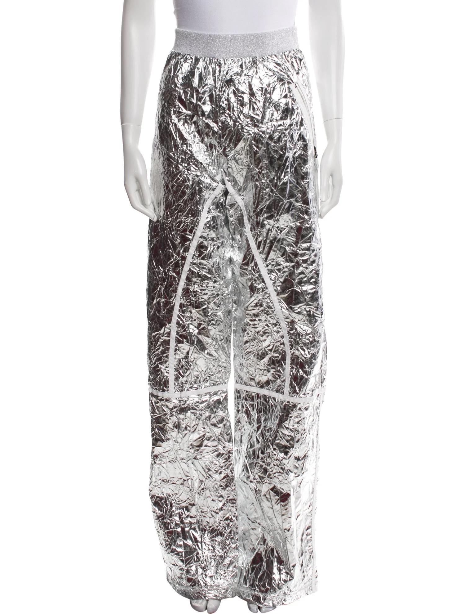 Tom Ford Pantalon large en métal argenté Excellent état - En vente à New York, NY