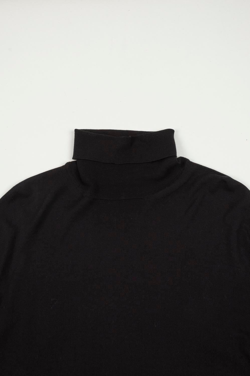 Item for sale is 100% genuine Tom Ford Turtle Neck, S454
Color: Black
(An actual color may a bit vary due to individual computer screen interpretation)
Material: 100% wool
Tag size: 52ITA runs Large
This jacket is great quality item. Rate 9 of 10,