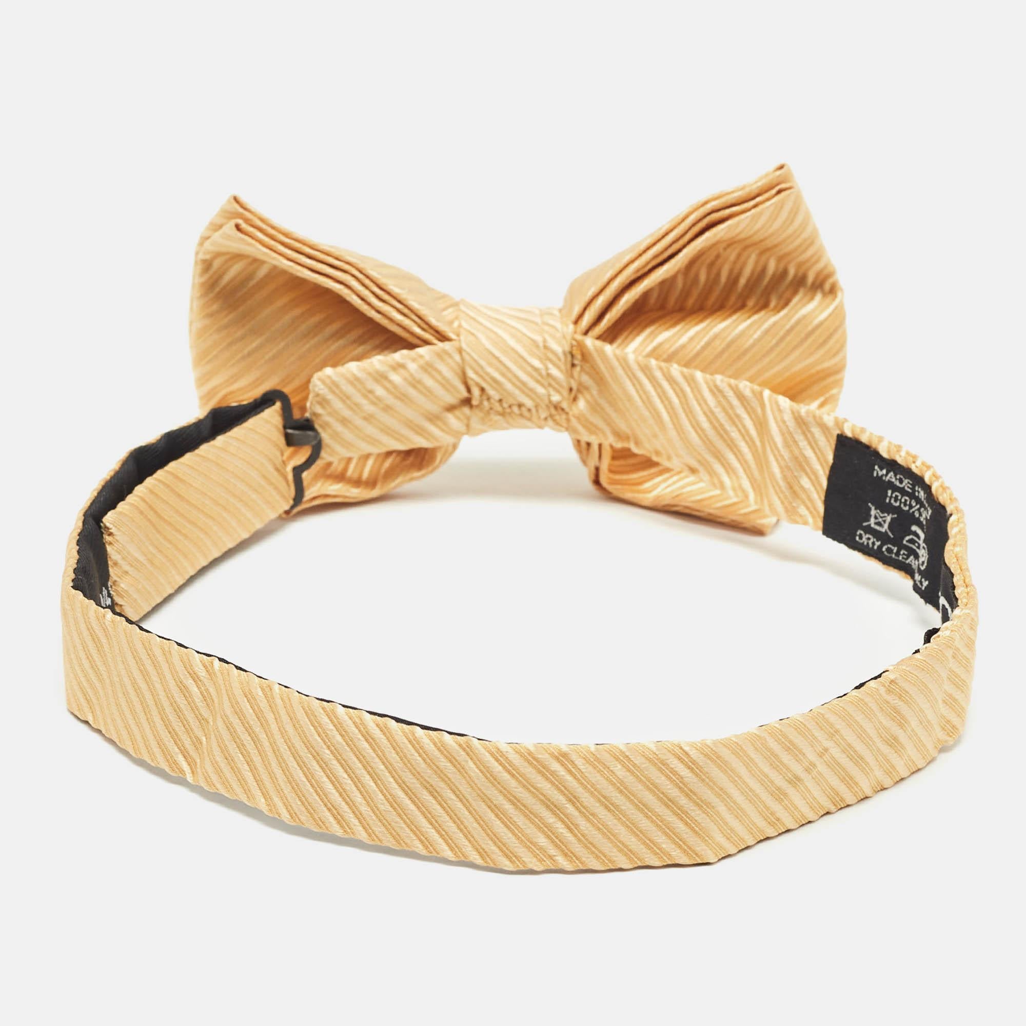 Tom Ford Yellow Stripe Silk Bow Tie In Excellent Condition For Sale In Dubai, Al Qouz 2