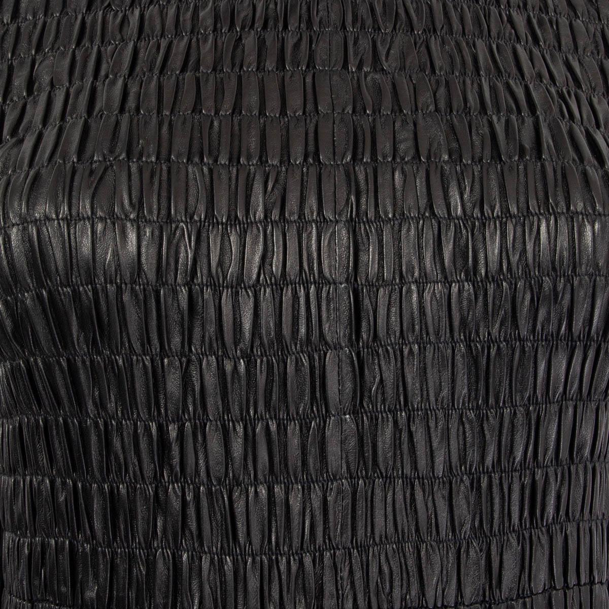 TOM FROD schwarzes langärmeliges Etuikleid aus Leder mit SMOCKED 38 XS Damen im Angebot