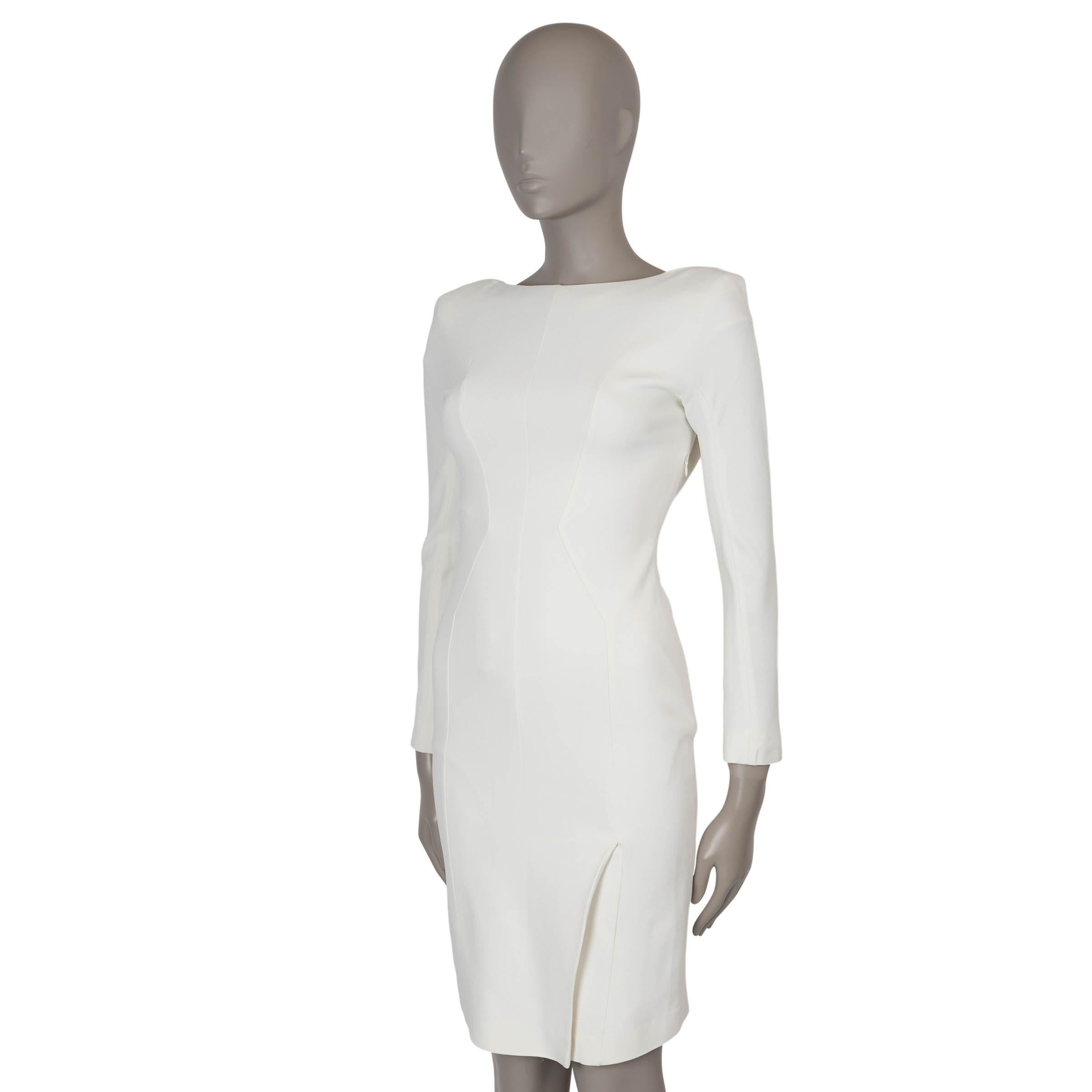 This 100% authentic Tom Ford cocktail dress in white crêpe combines elegance with a touch of allure. Crafted from a blend of viscose (65%), acetate (32%), and elastane (3%), it features a fitted silhouette with a sophisticated midi length, long