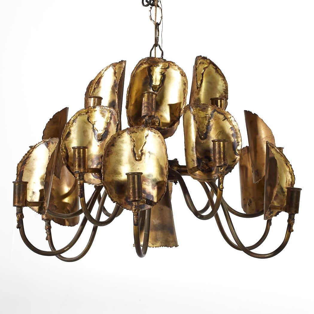 Mid-Century Modern Tom Green for Feldman Mid Century Brass Brutalist 18 Light Chandelier For Sale