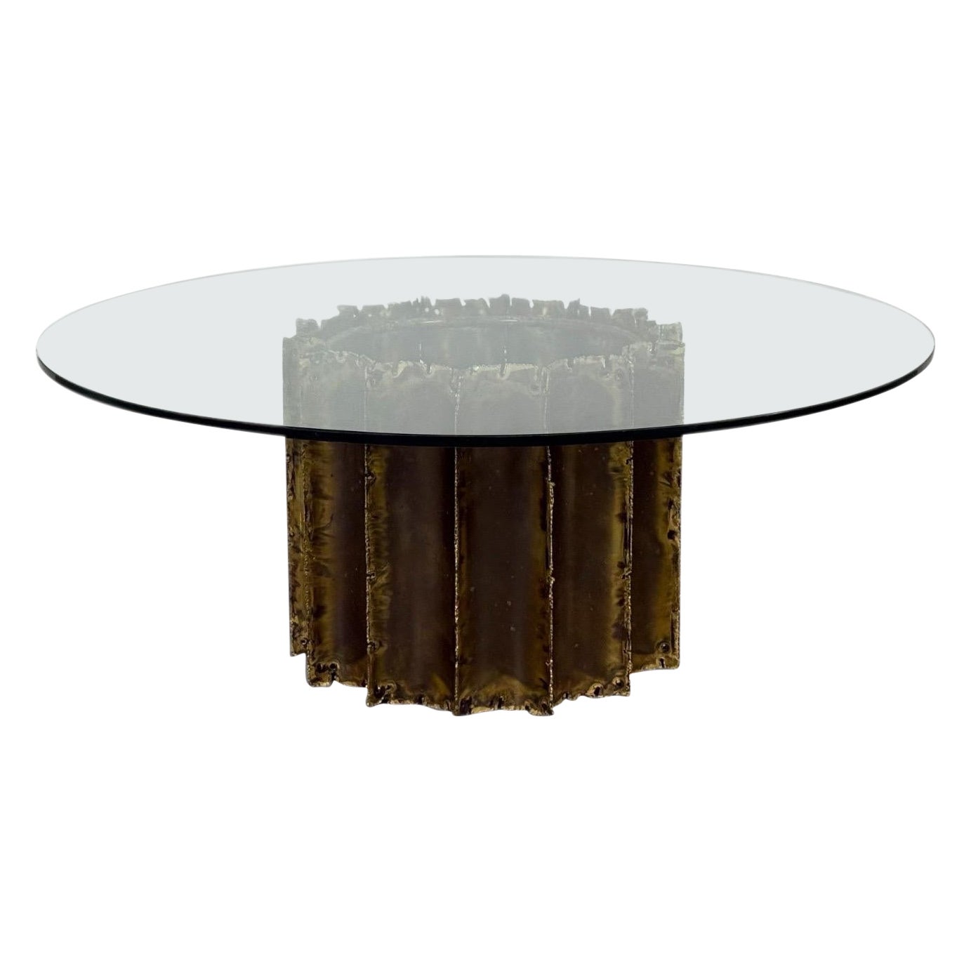Tom Greene Brutalist Cocktail Table - Mesa baja redonda vintage de latón cortado con soplete