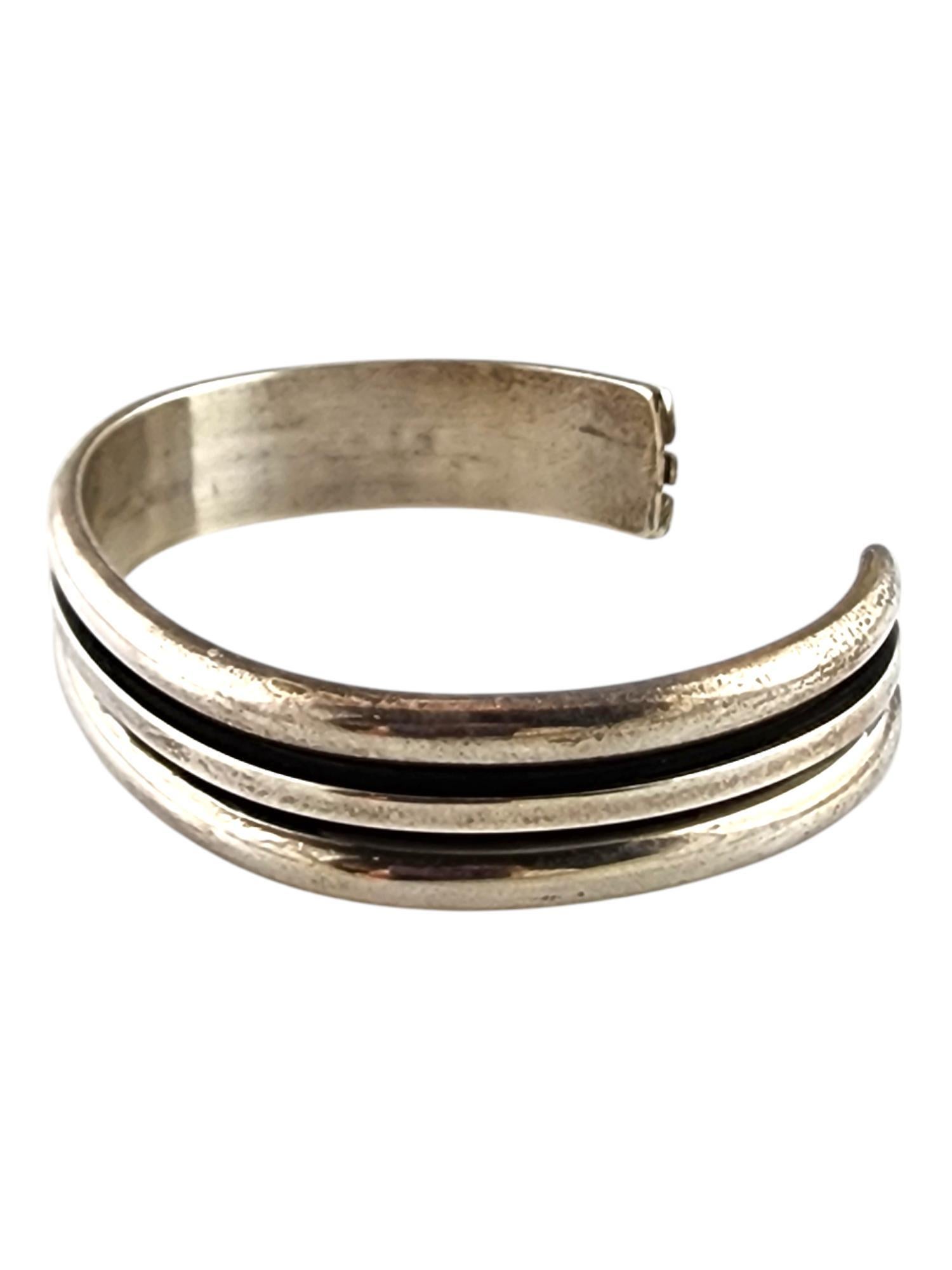 Sterling Silver Navajo Tom Hawk Grooved Cuff

This stunning Navajo Tom Hawk cuff was crafted from sterling silver in a beautiful grooved design!

Size: 2 5/16