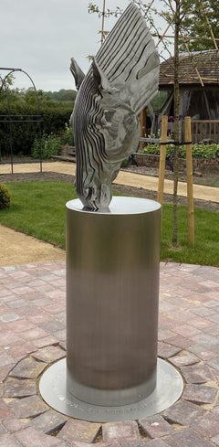 DRINKING HORSE VI de Tom Hiscocks - sculpture de cheval en acier inoxydable