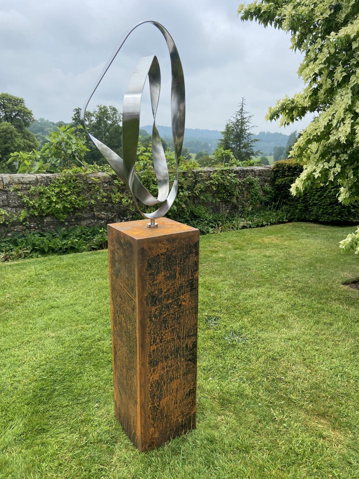 KISS III par Tom Hiscocks - sculpture contemporaine en acier inoxydable en vente 4