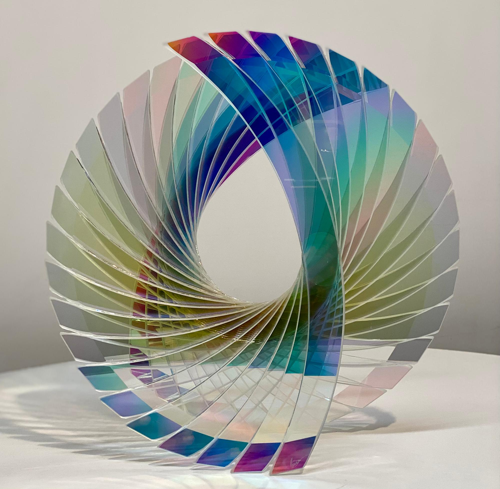 Scultura astratta di vetro 'Baby Tear in Starfire Dichroic - Sculpture di Tom Marosz