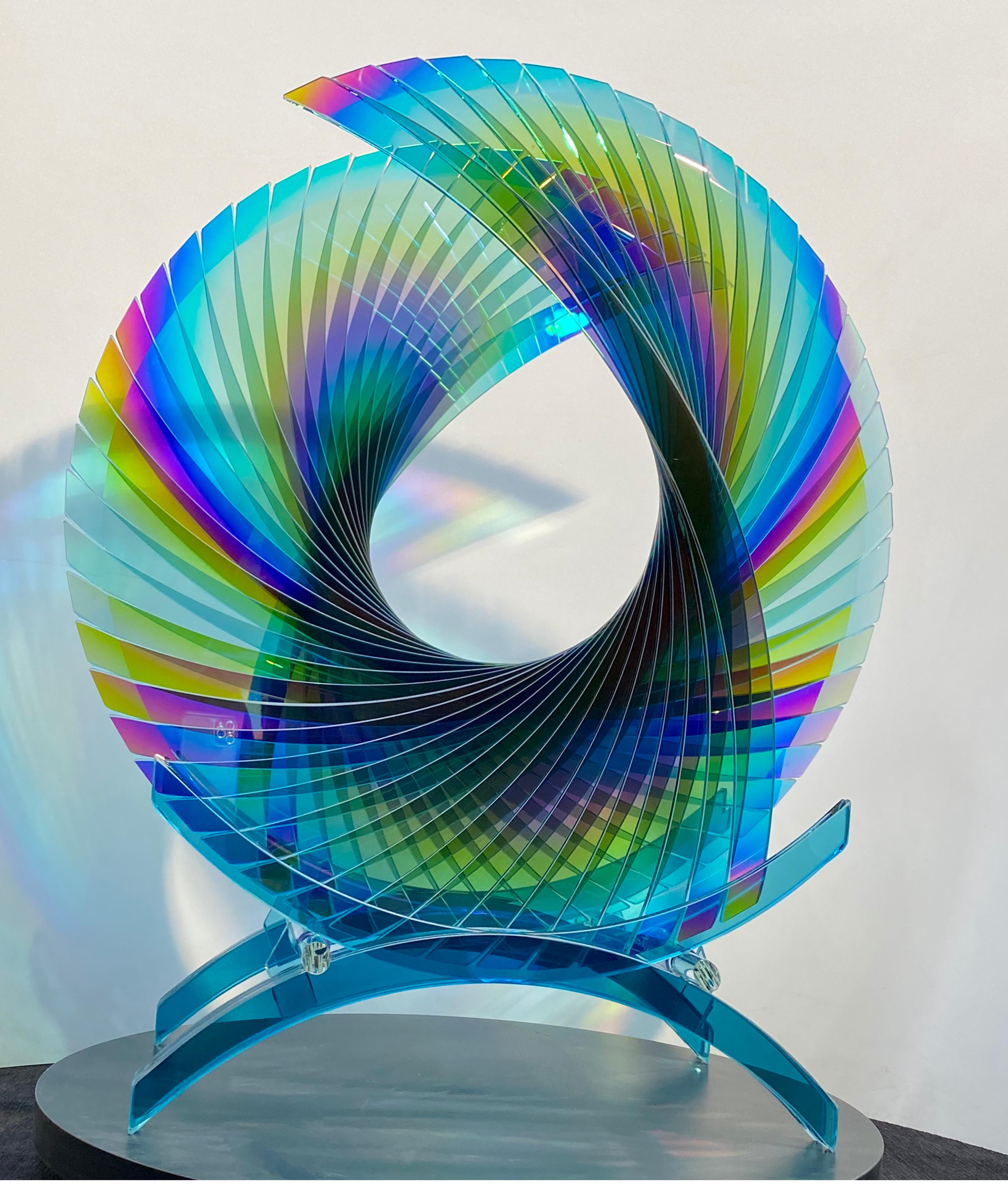 Abstract Sculpture Tom Marosz - Sculpture en verre fusionné, taillé et poli « Tear for Henry Azurlite Dichroic »