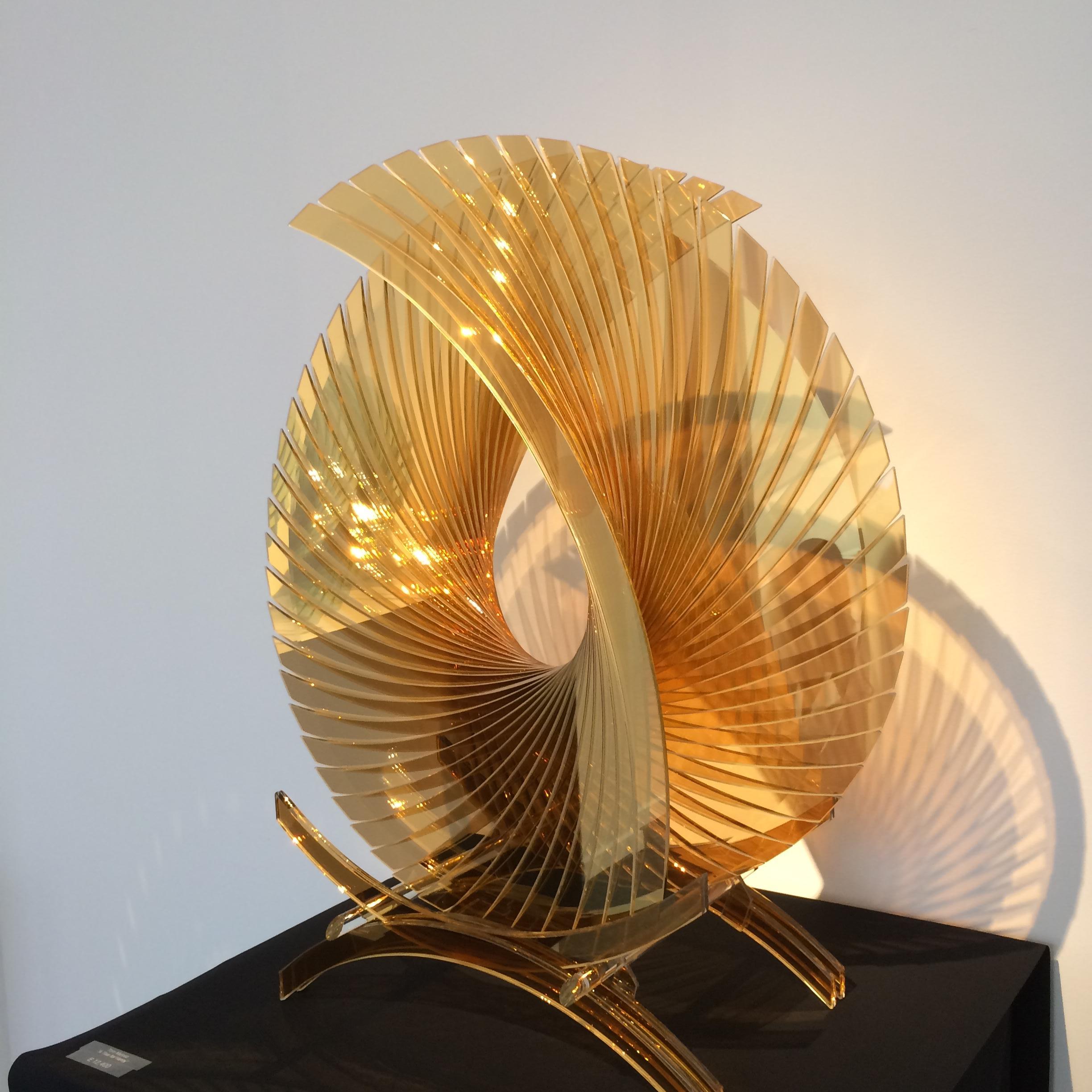 Sculpture en verre fusionné, taillé et poli « Tear for Henry Gold » en vente 6