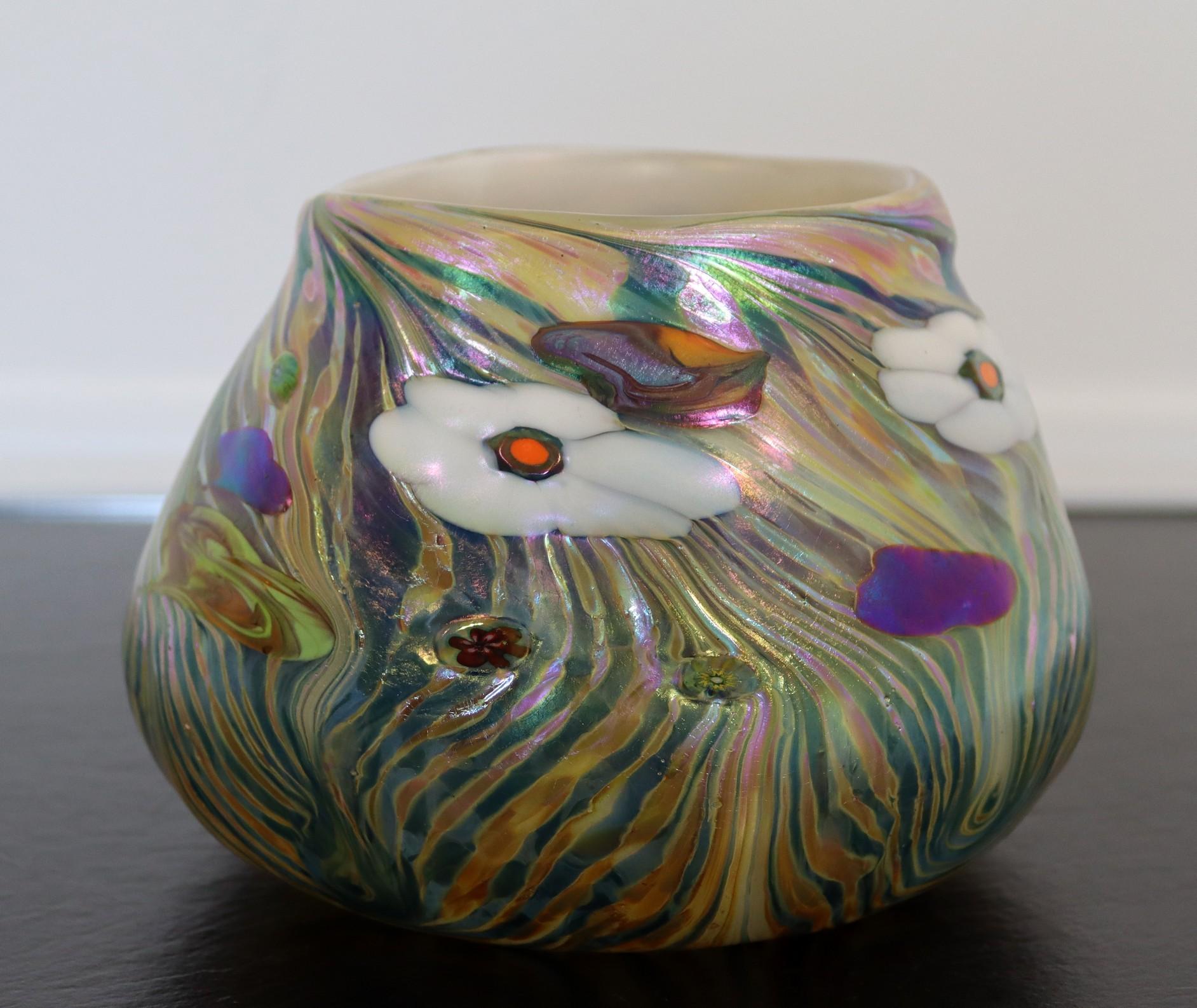 Tom Michael Odyssey Iridescent Hand Blown Carnival Vessel In Good Condition In Keego Harbor, MI