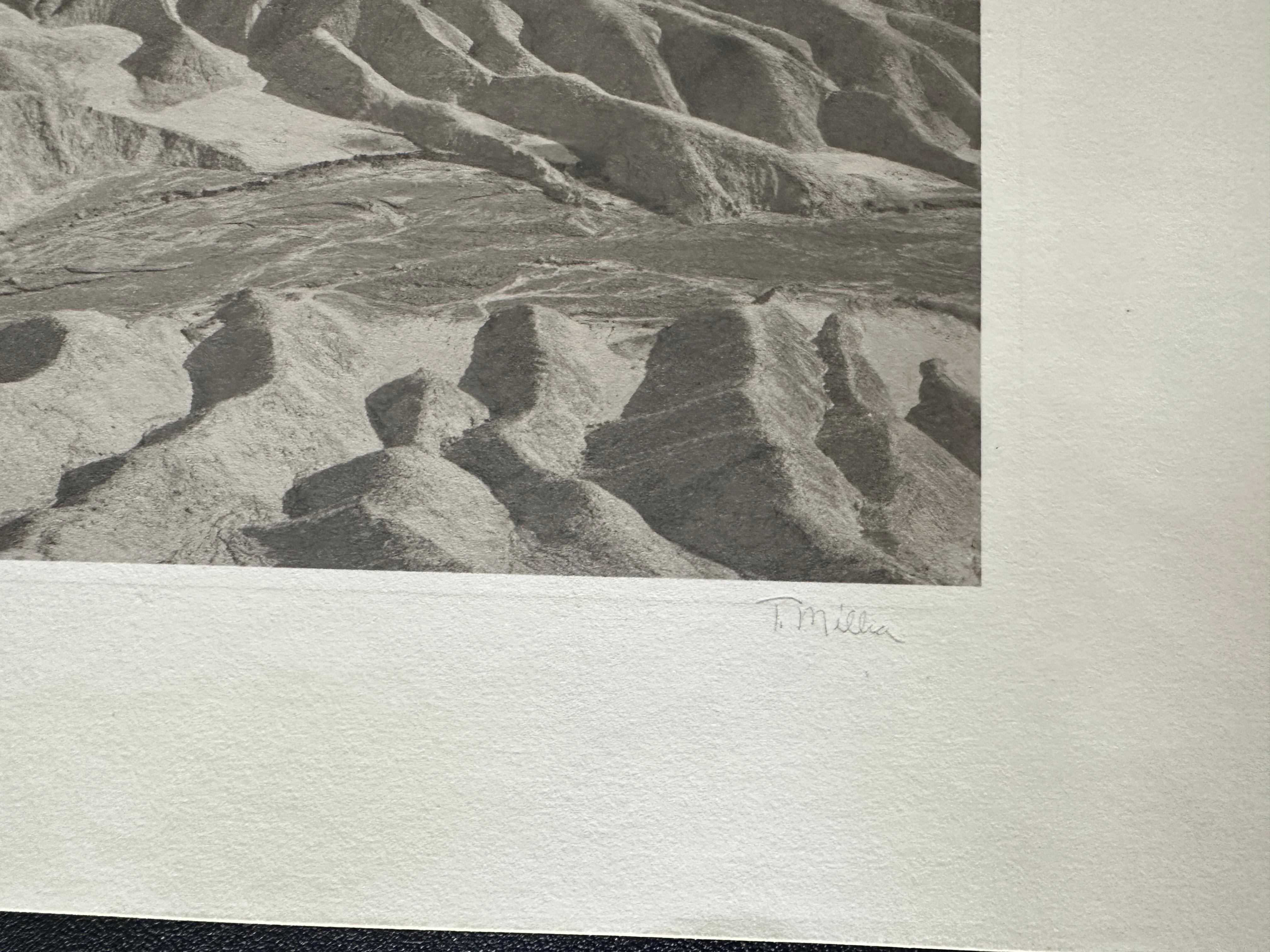 Montagnes de la vallée de la mort 1981 - Photograph de Tom Millea