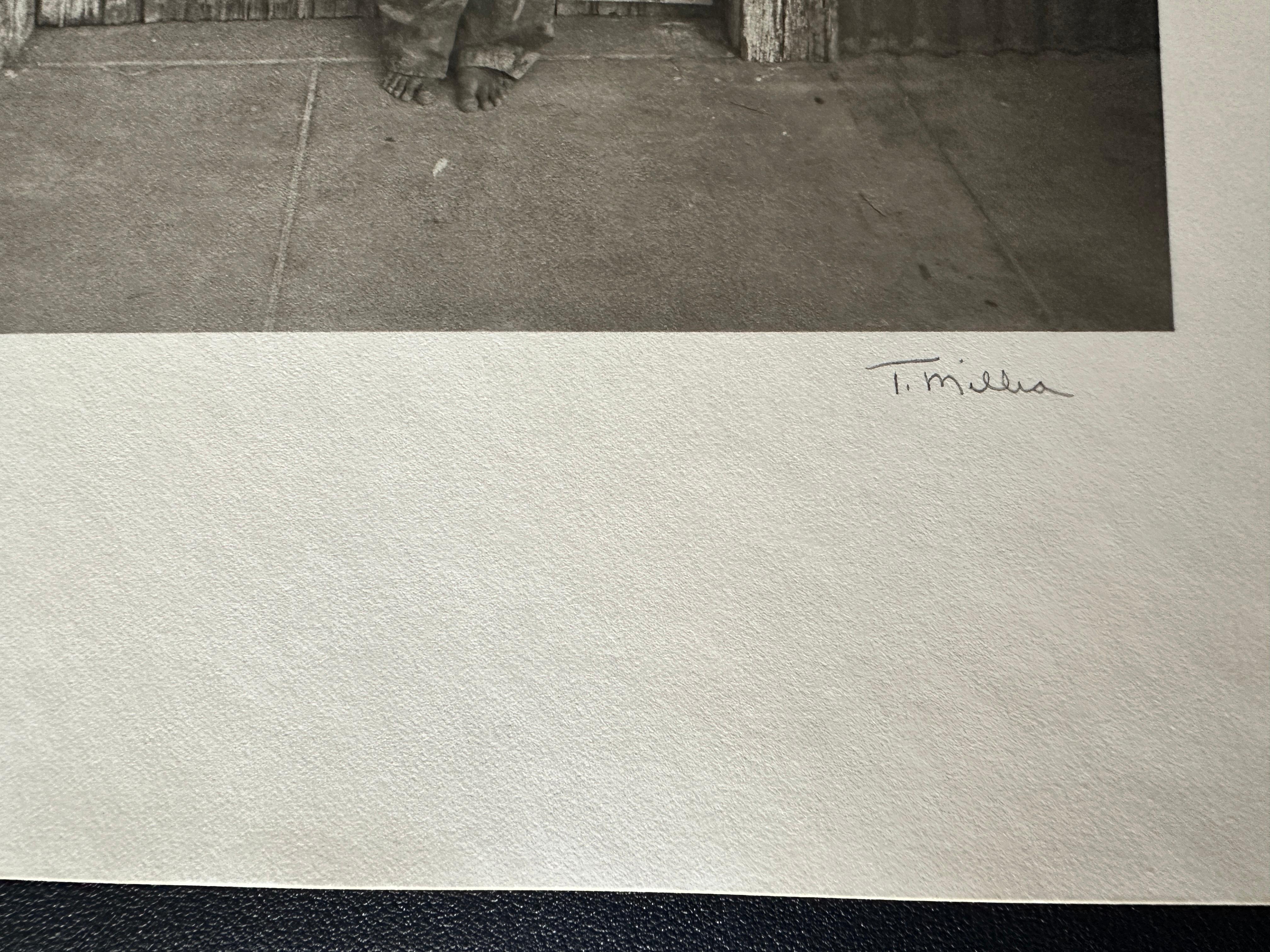 Seins nus dans la vallée de la mort - Gris Black and White Photograph par Tom Millea