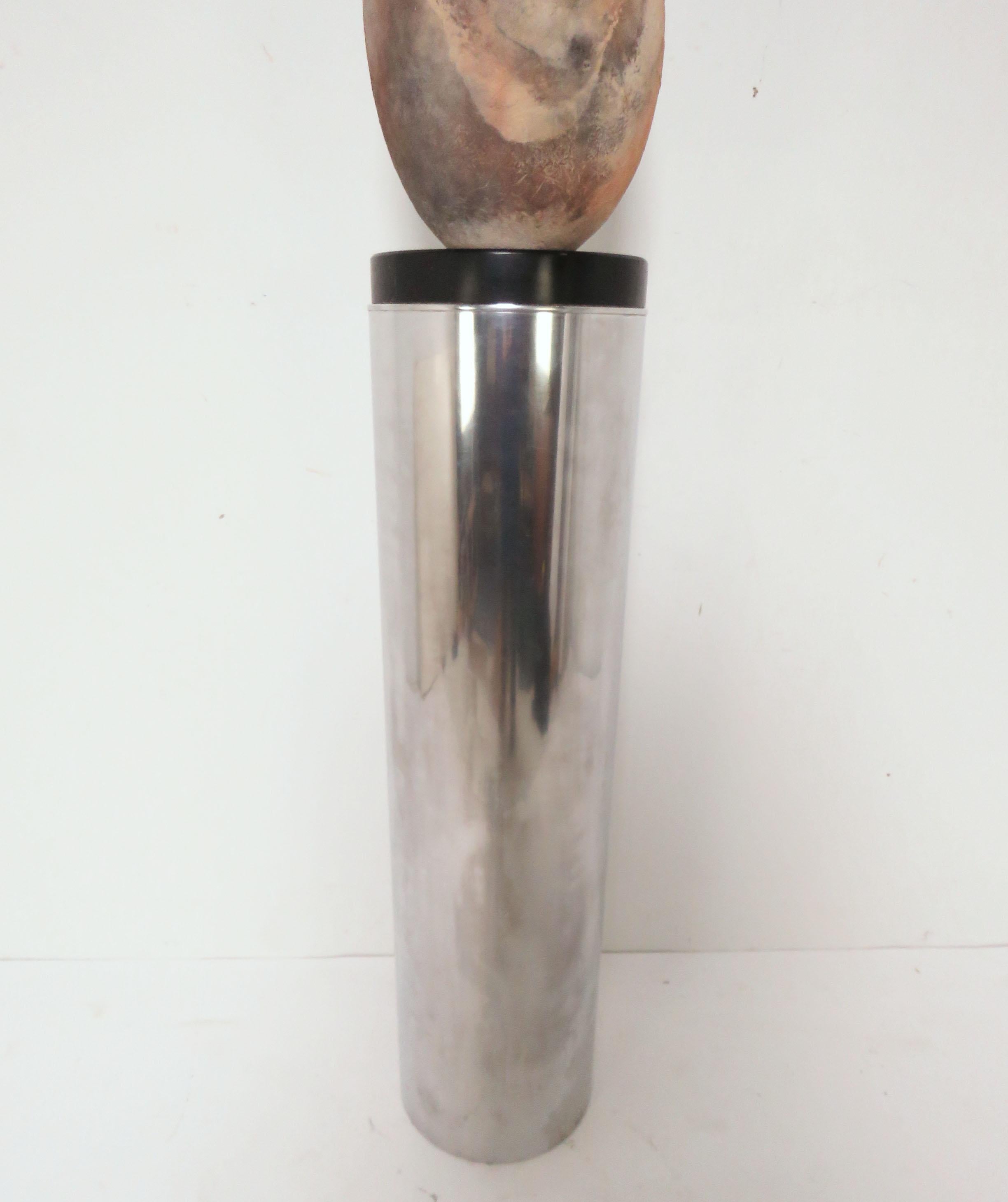 Tom Neugebauer Sculpture moderniste en poterie d'art raku sur piédestal en aluminium en vente 1