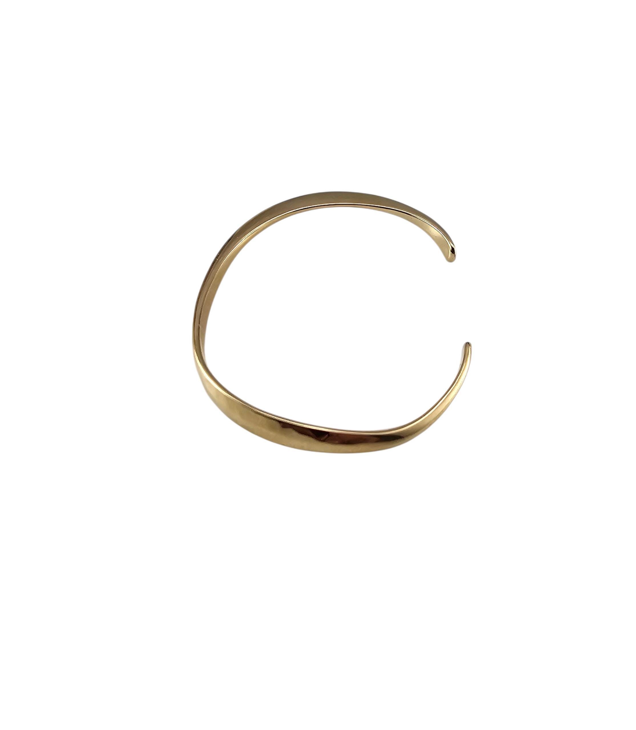 Contemporain Bracelet manchette en or jaune 14K de Tom Odel #23716 en vente