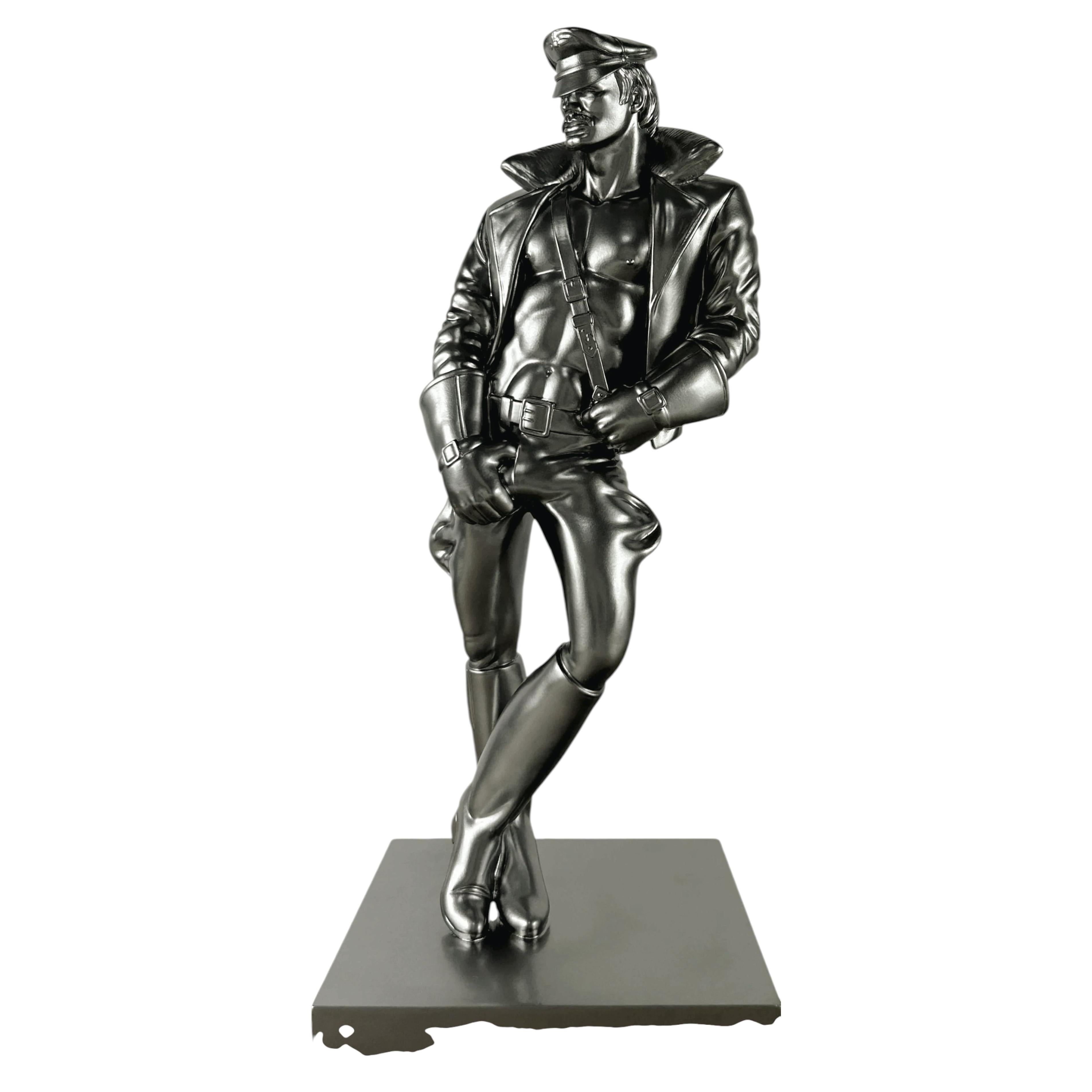 Tom of Finland Buchstütze „Durk“ von TASCHEN, bemaltes Kunstharz