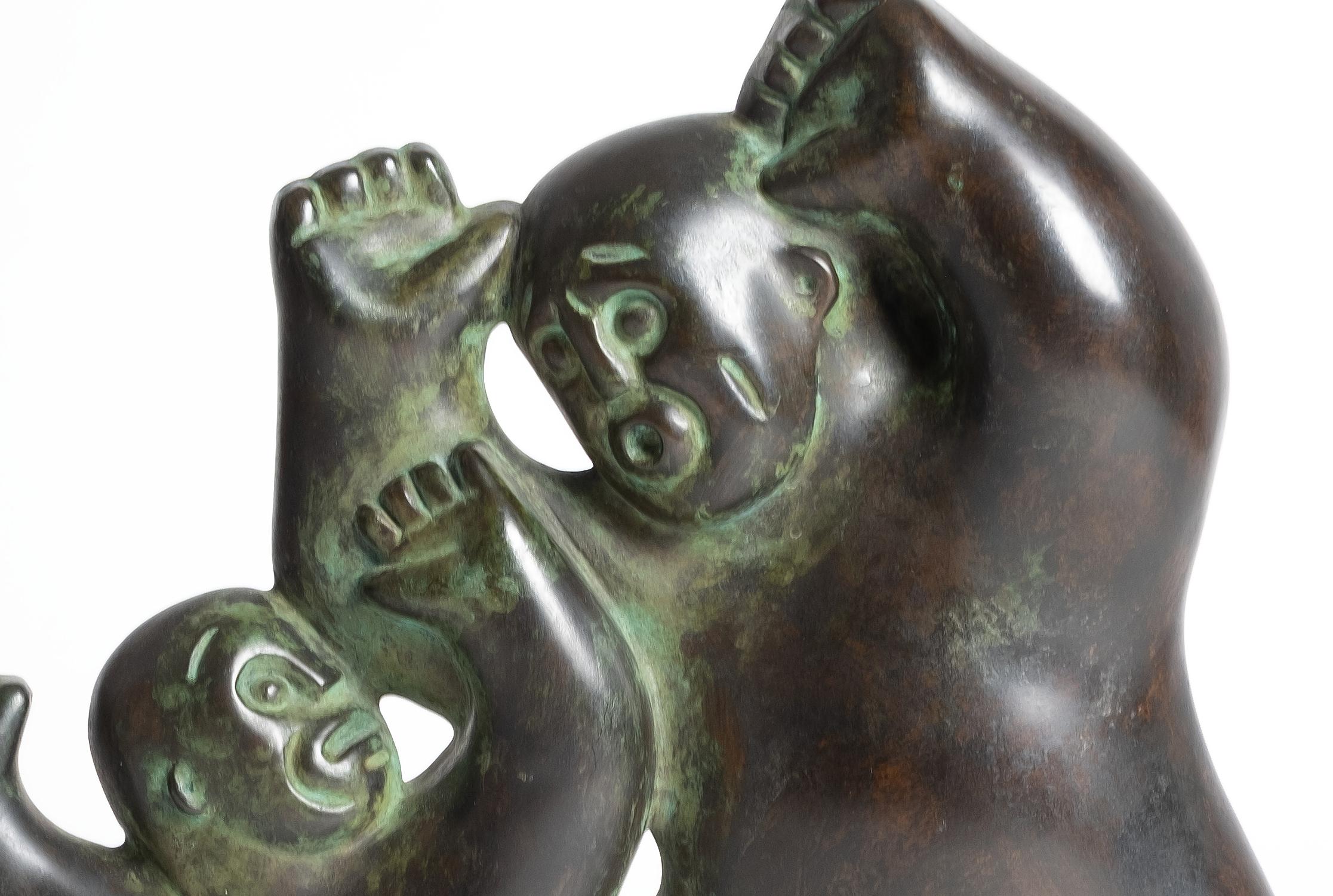 Père aimable, sculpture familiale en bronze - Sculpture de Tom Otterness