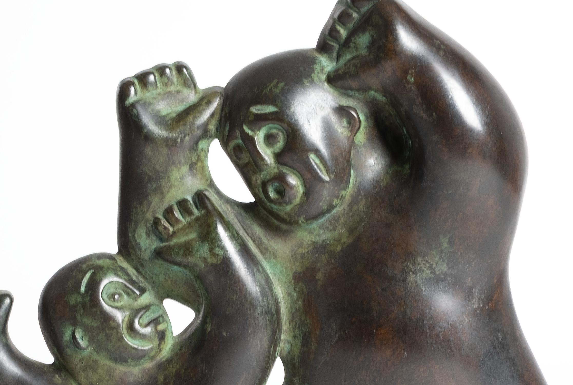 Vater, Familienskulptur aus Bronze – Sculpture von Tom Otterness