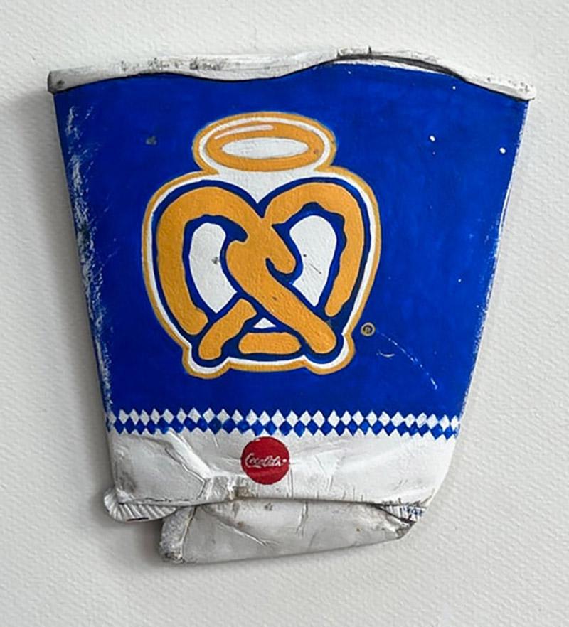 Brezelbecher – Mixed Media Art von Tom Pfannerstill