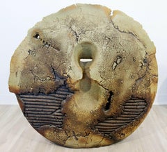 Tom Phardel Vaisseau à disque en céramique Composition abstraite moulée