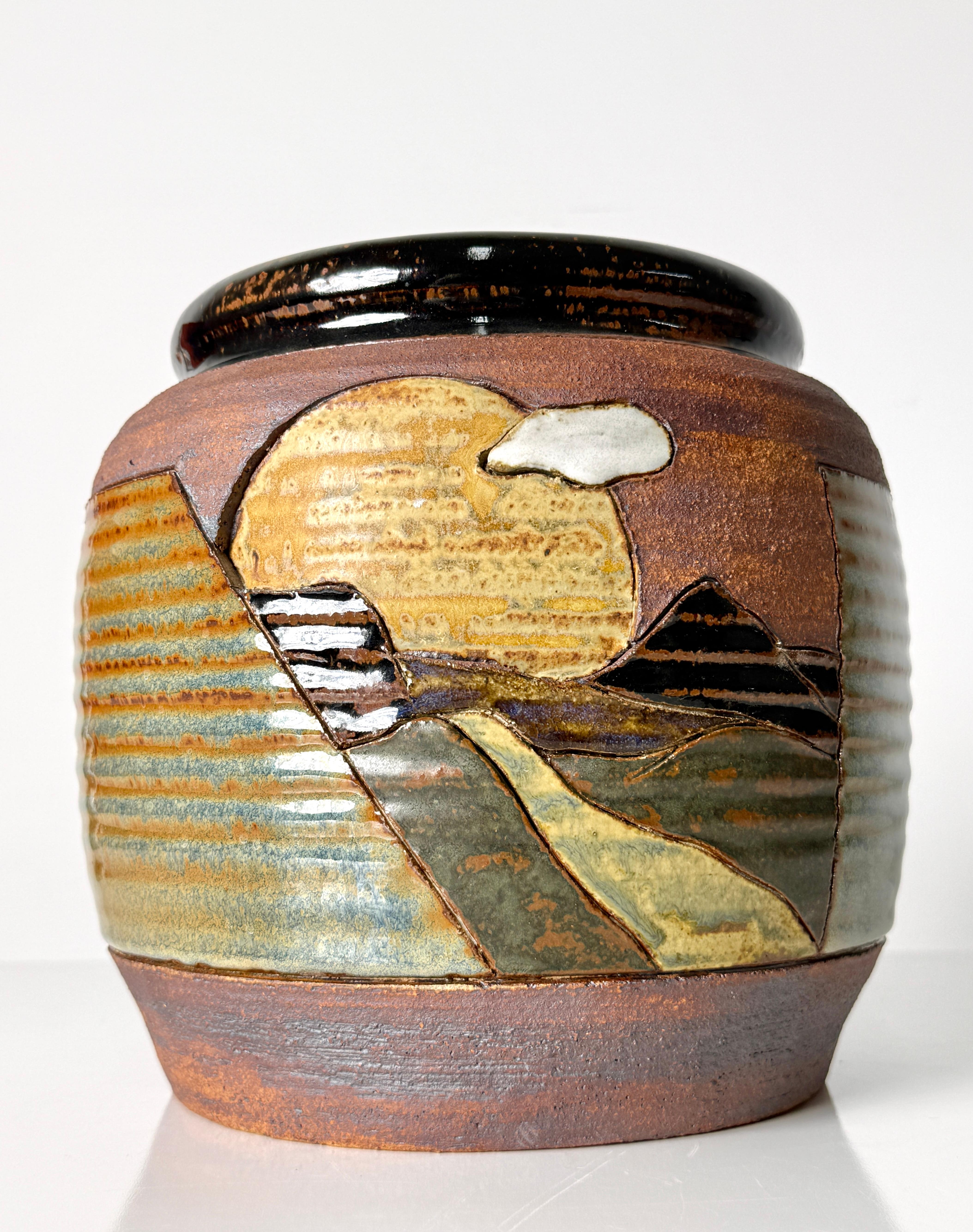 Tom Phardel Incised Landscape Stoneware Ceramic Vase Detroit Studio Pottery In Good Condition For Sale In Troy, MI