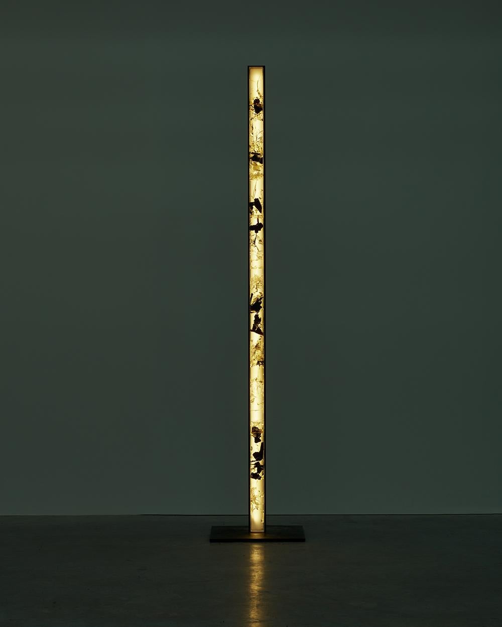 Synthesis S de Tom Price - Sculpture en résine, goudron, acrylique, acier et Lights. en vente 3