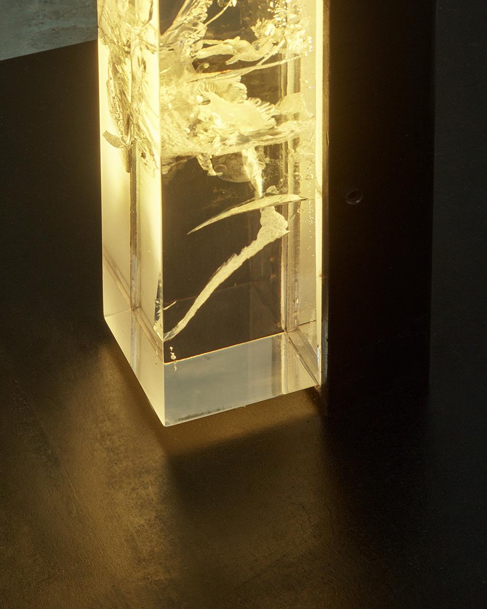 Synthesis S de Tom Price - Sculpture en résine, goudron, acrylique, acier et Lights. en vente 5