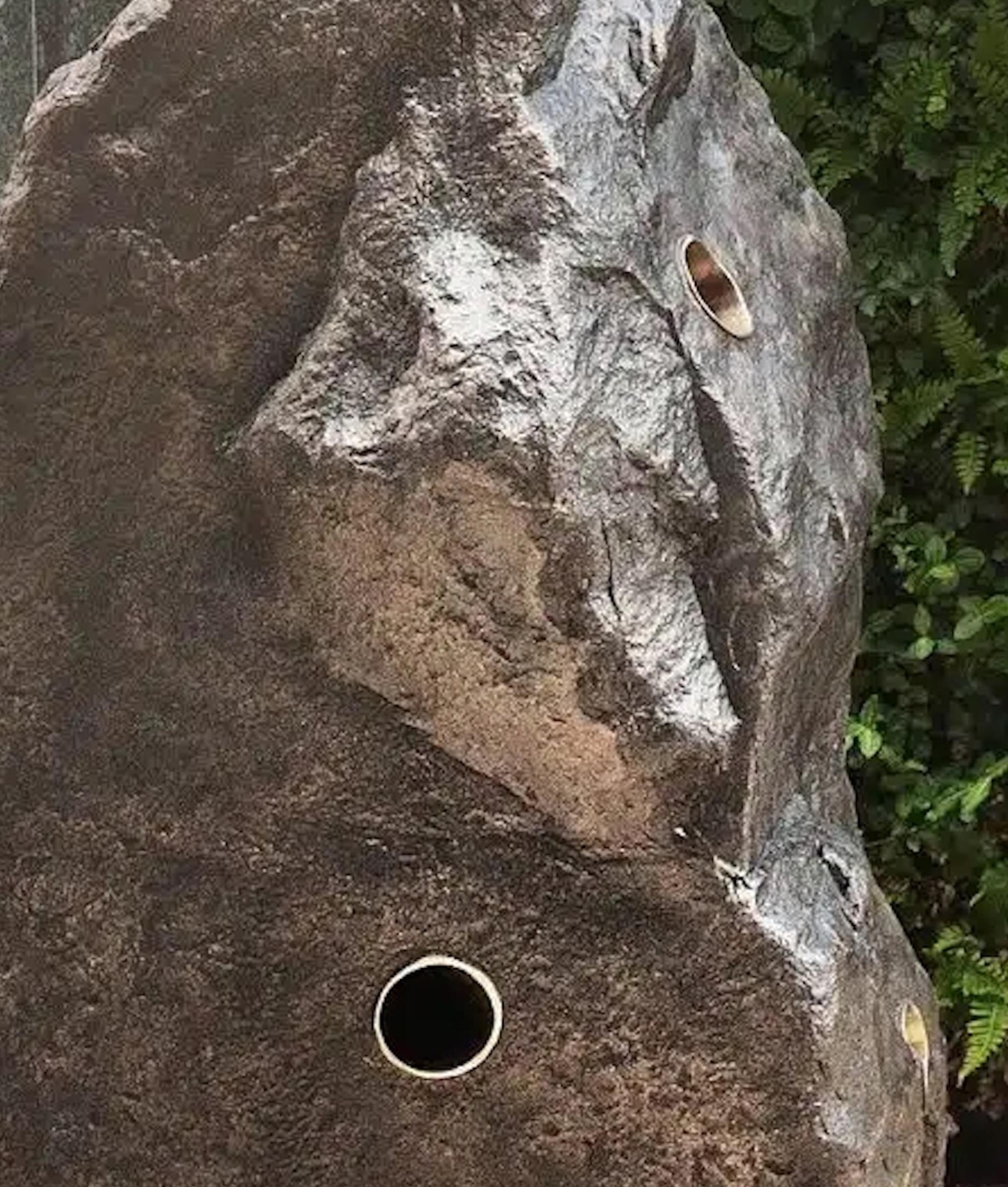 Boulder #1 - The Speaker par Tom Price - Sculpture en bronze ressemblant à un rocher, abstraite en vente 5