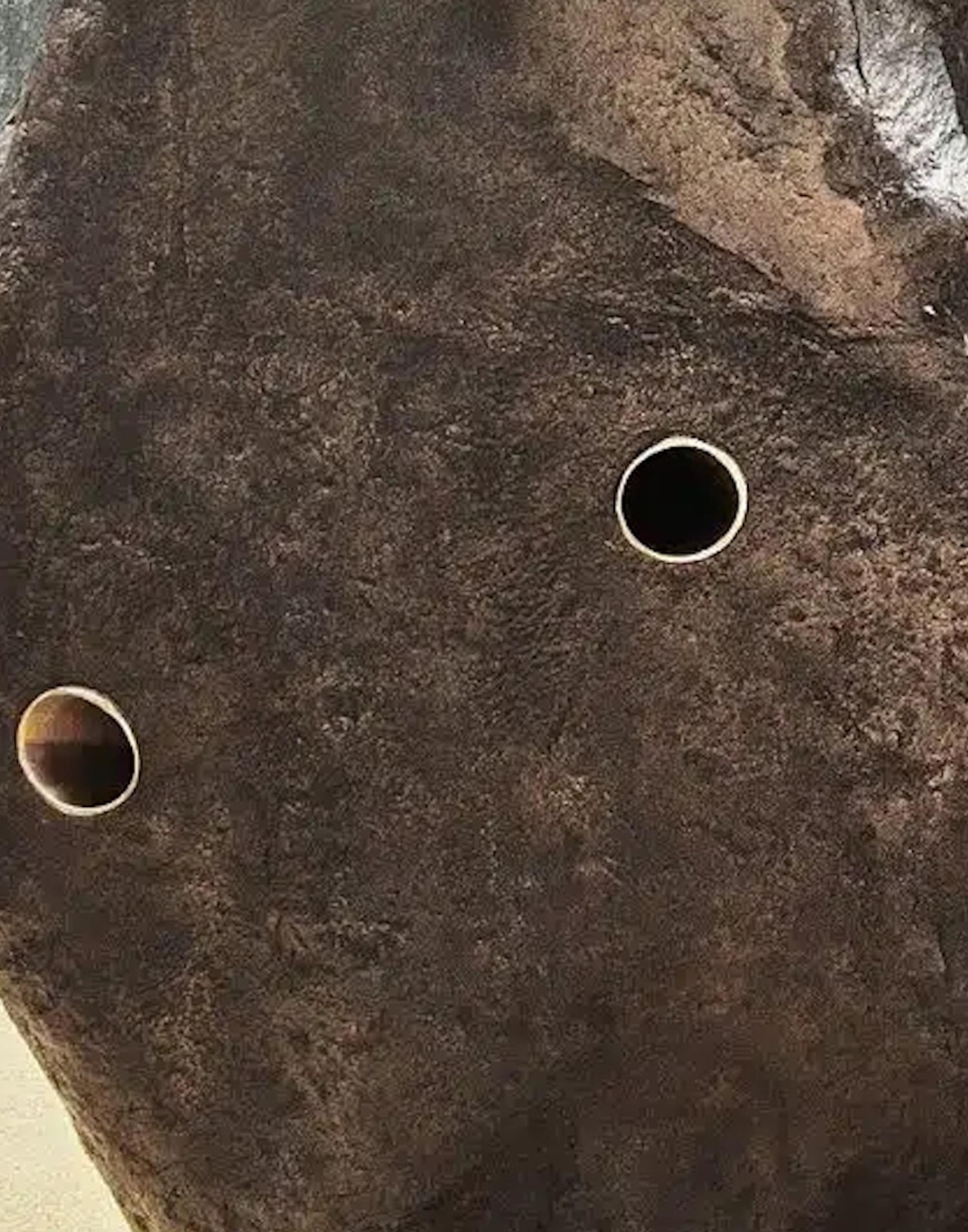 Boulder #1 - The Speaker par Tom Price - Sculpture en bronze ressemblant à un rocher, abstraite en vente 6