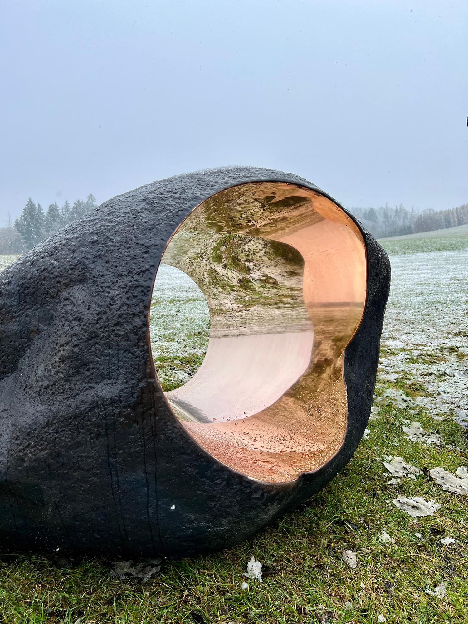 Boulder #3 - Il Tunnel di Tom Price - Scultura in bronzo simile a una roccia, liscia in vendita 5