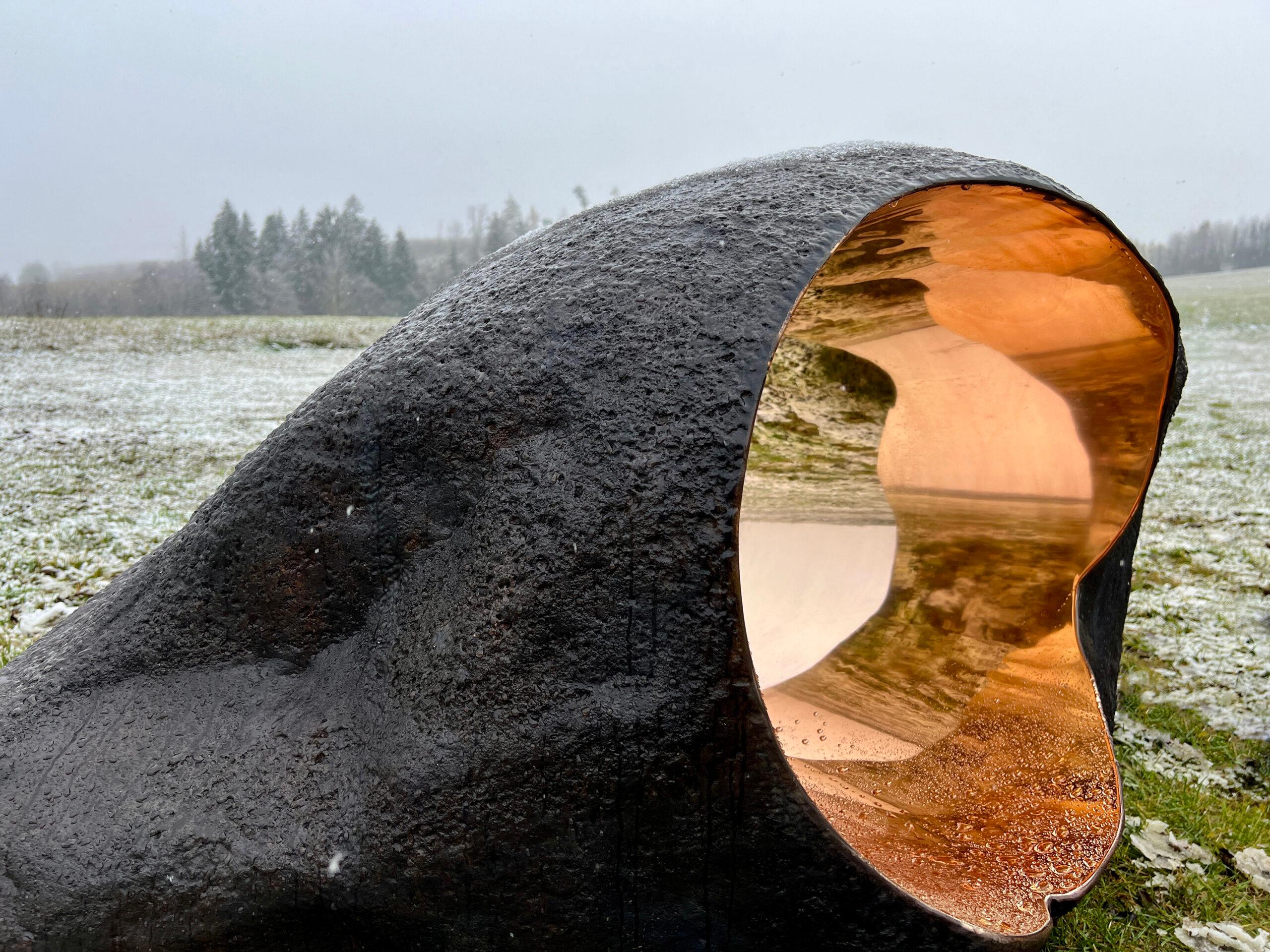 Boulder #3 - Il Tunnel di Tom Price - Scultura in bronzo simile a una roccia, liscia in vendita 7