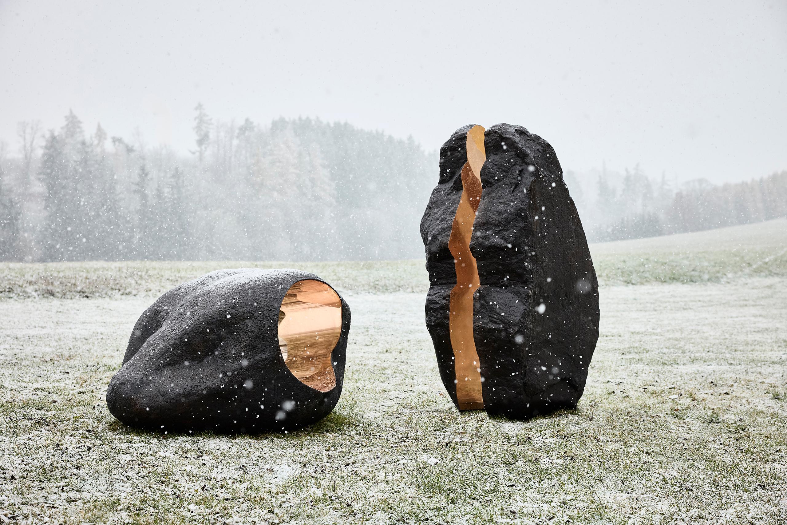 Boulder #4 par Tom Price - Art du bronze en forme de rocher, sculpture d'extérieur en vente 3