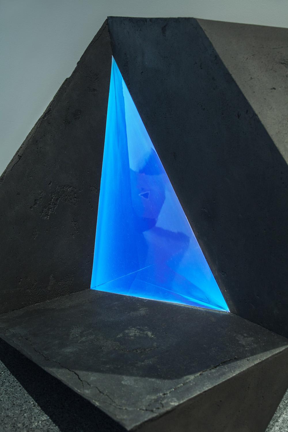 Carbon Void Blue by Tom Price - Abstract Geometric Sculpture, black, vivid blue For Sale 4