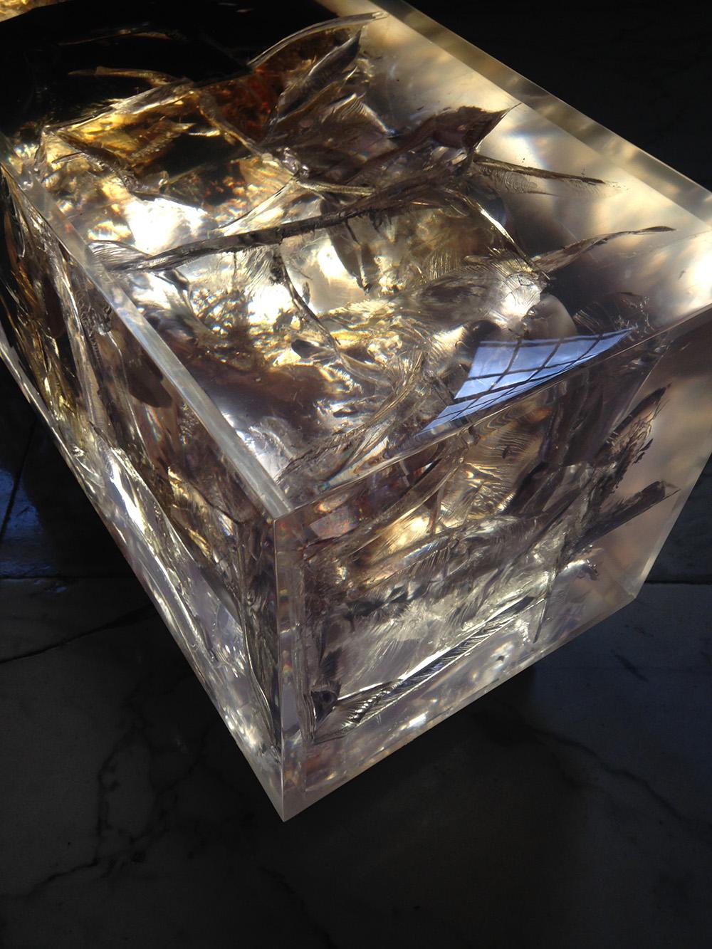 Counterpart par Tom Price - sculpture de banc, résine, charbon, lumière en vente 1