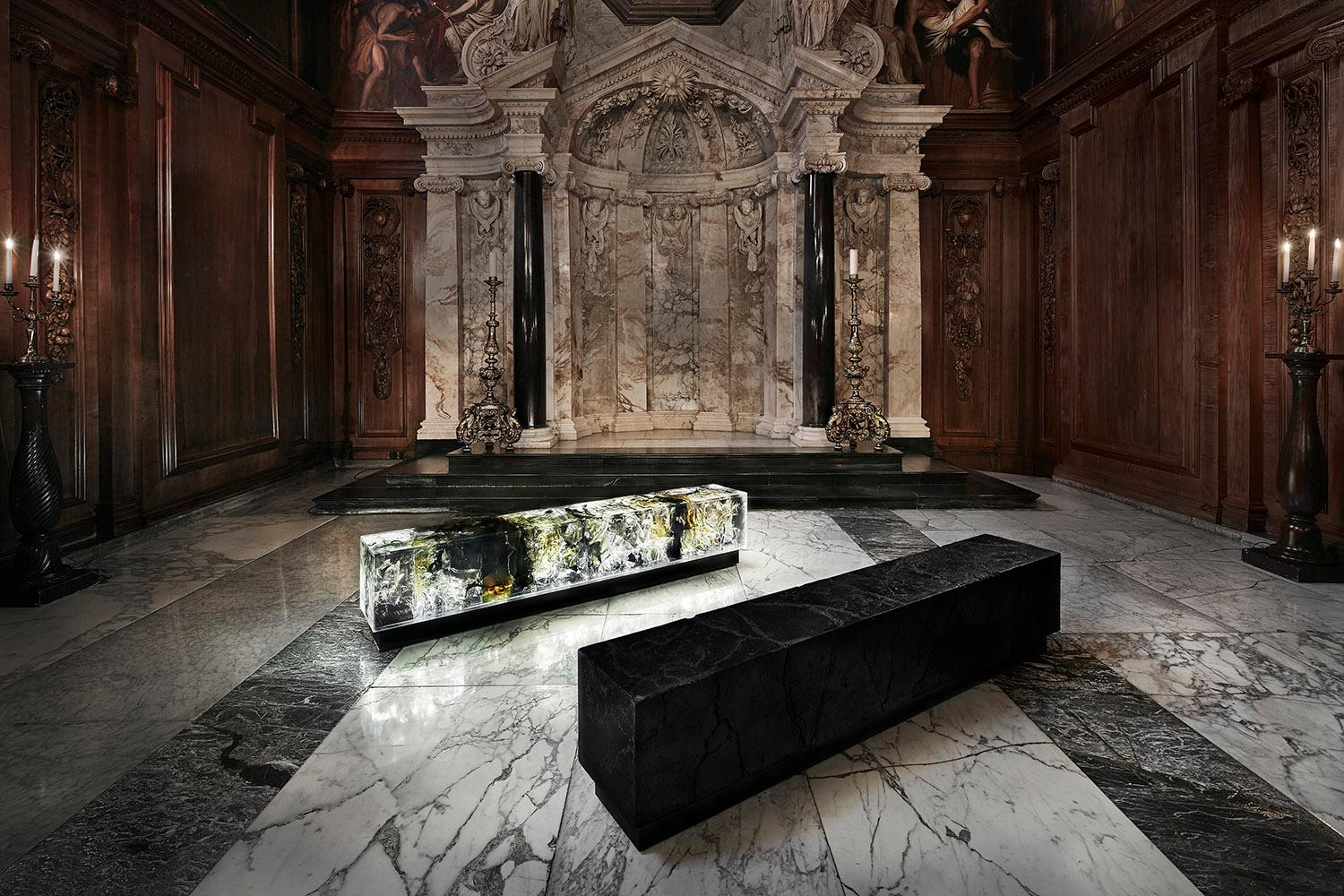 Counterpart est une sculpture de l'artiste contemporain britannique Tom Price, composée de deux éléments mesurant chacun 45 cm H x 220 cm L x 35 cm D ( 17.7 × 86.6 × 13,78 in). 
Cette œuvre est disponible sur commande. Il sera créé sur la même base