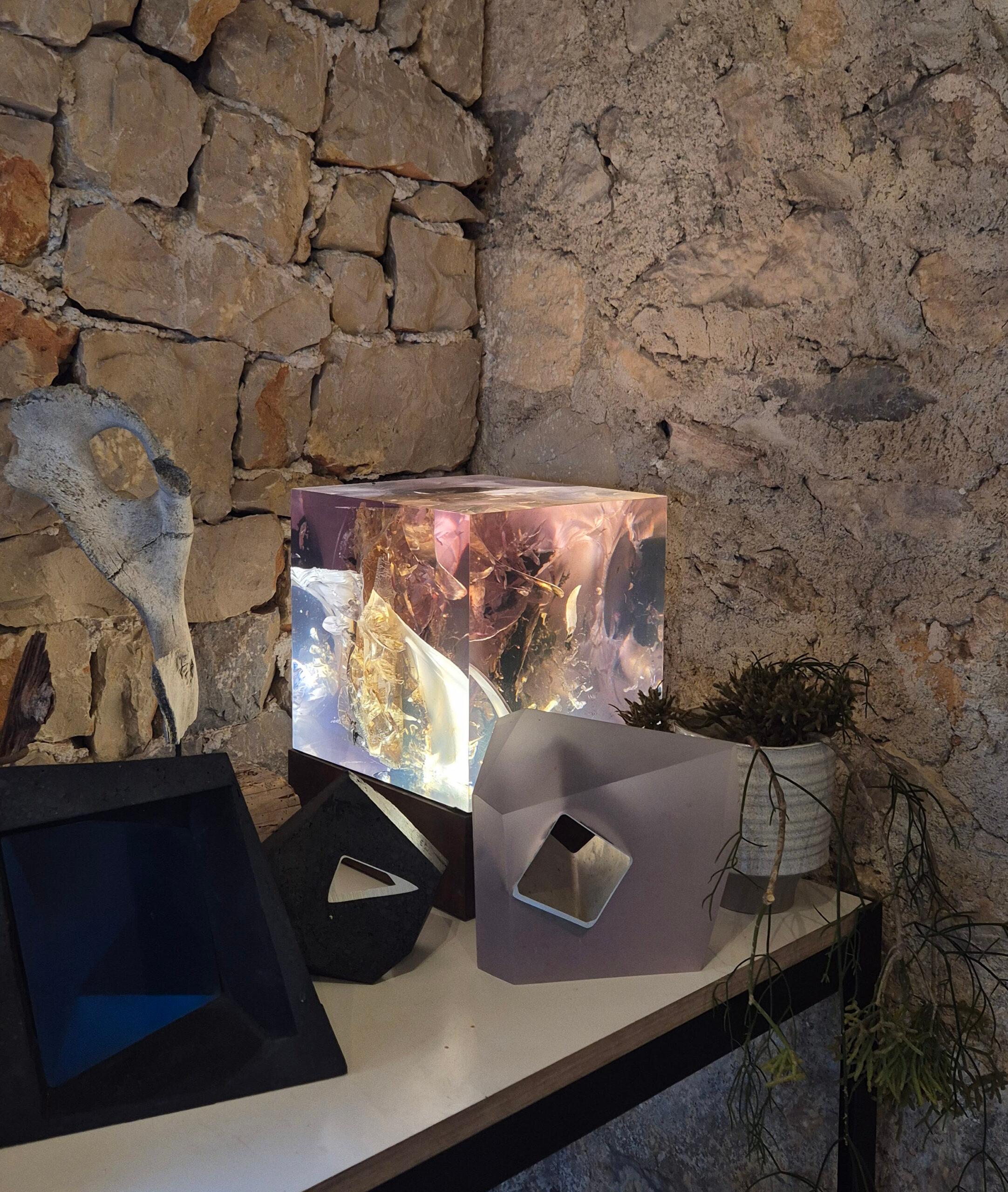 Synthesis 3 di Tom Price - Scultura astratta, illuminazione, LED, originale, viola in vendita 4