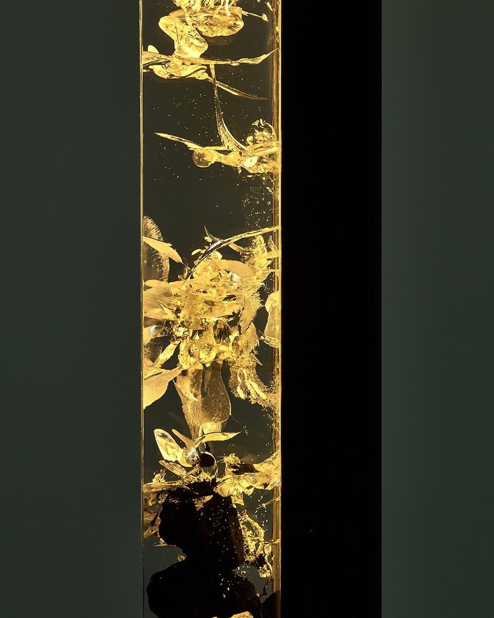 Synthesis S di Tom Price - Scultura in resina, catrame, acrilico, acciaio e LED in vendita 4