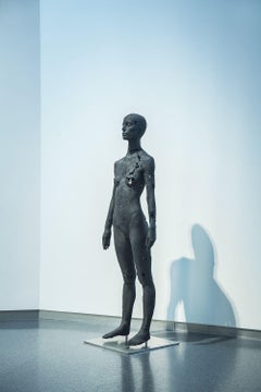 The Presence of Absence - Female (II) von Tom Price - Kohleskulptur, nackter Körper