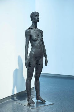 The Presence of Absence - Female (II) di Tom Price - Scultura in carbone, corpo nudo