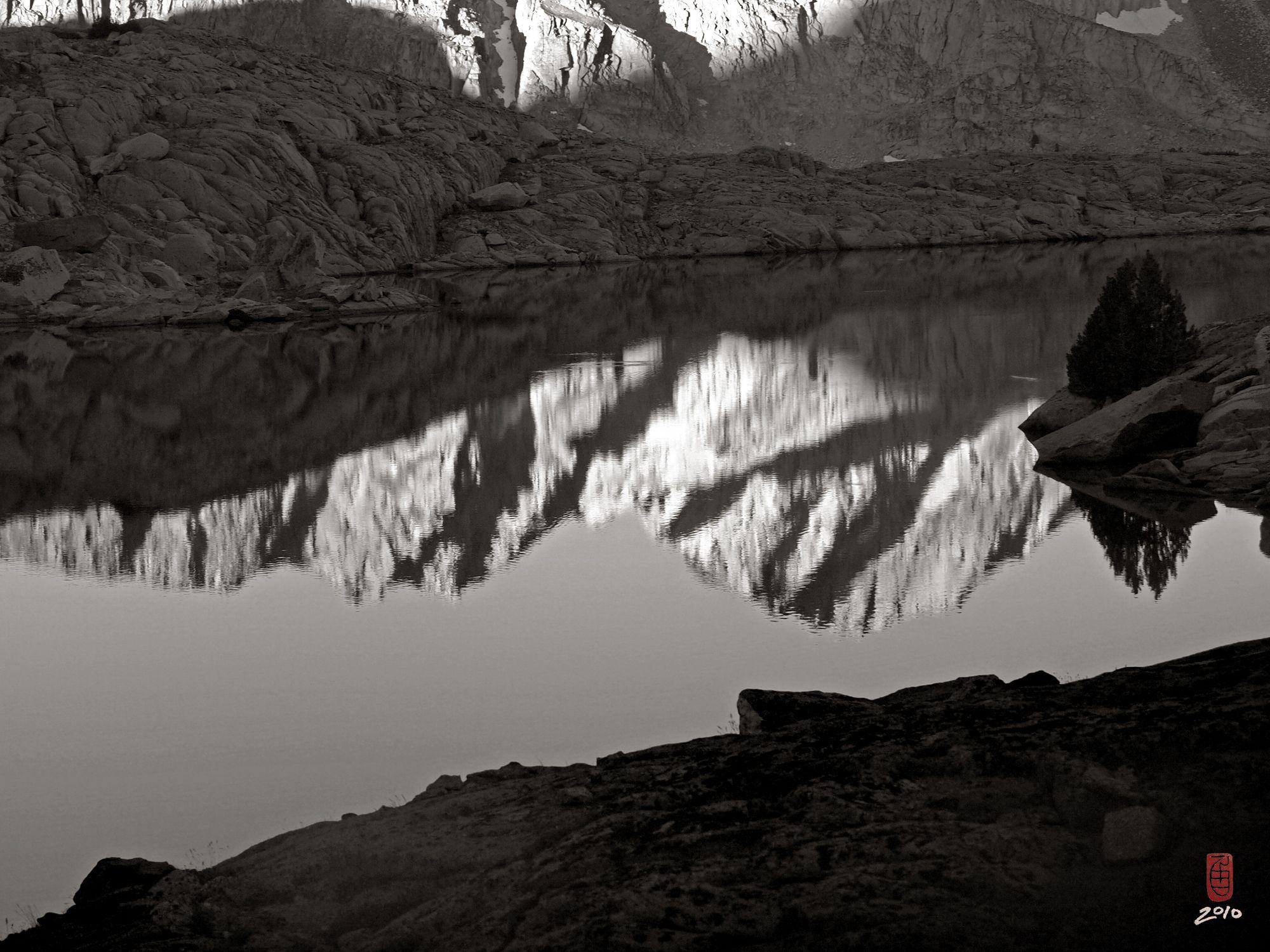 Tom Reed Black and White Photograph – Sierra Lake, Fotografie, Archivtinte- Jet